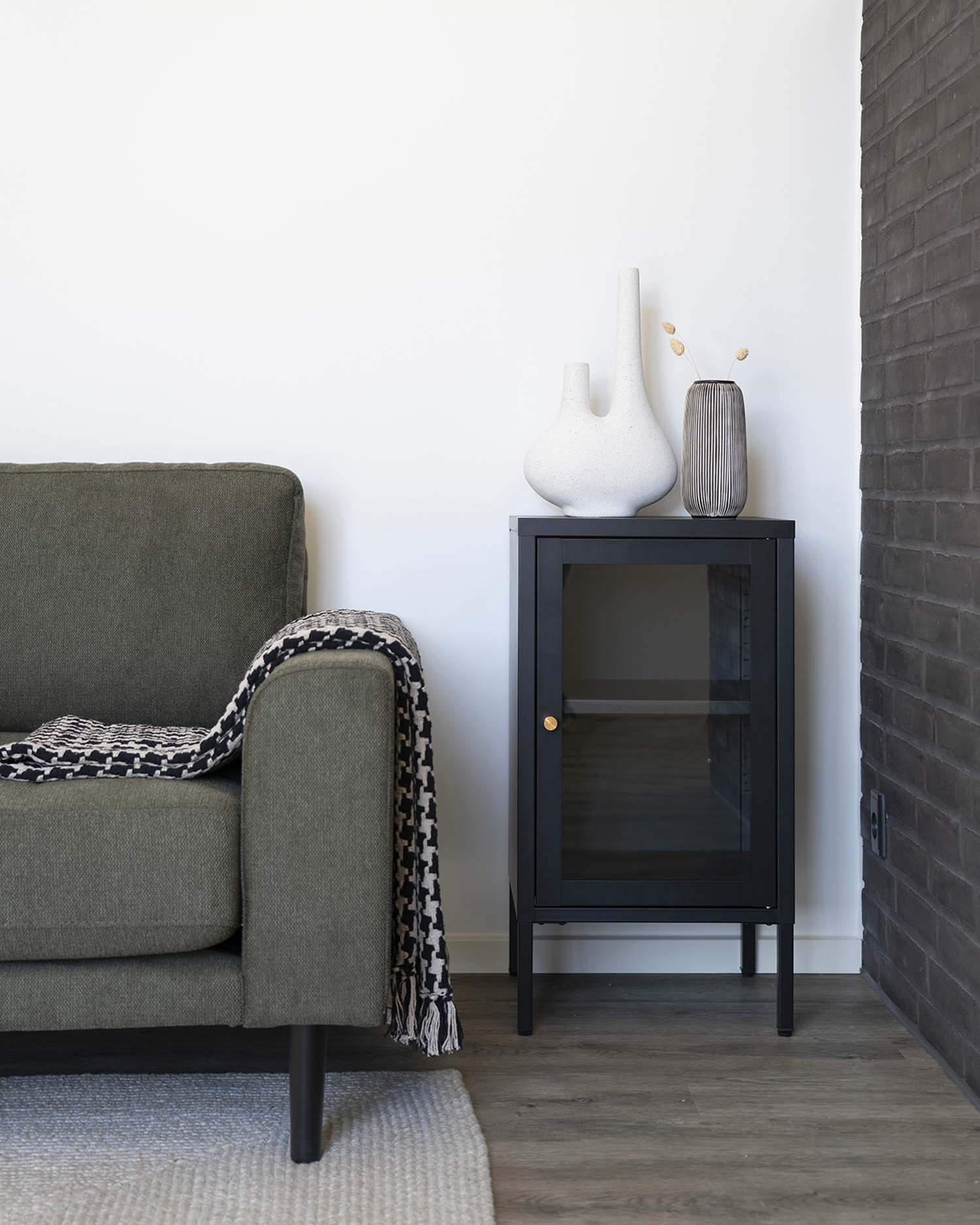 Vetrinetta Dalby in metallo con vetro