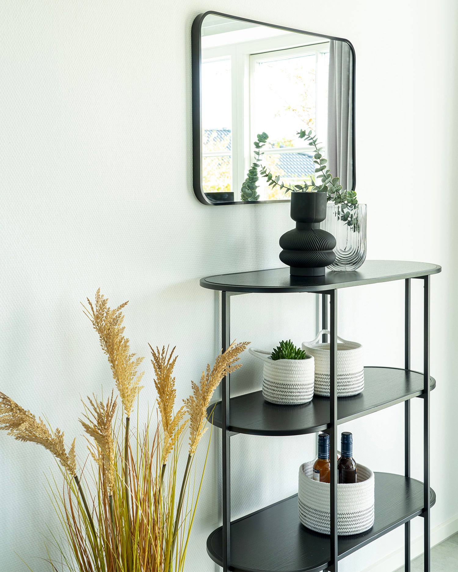 Scaffale in metallo con ripiani ovali Vita