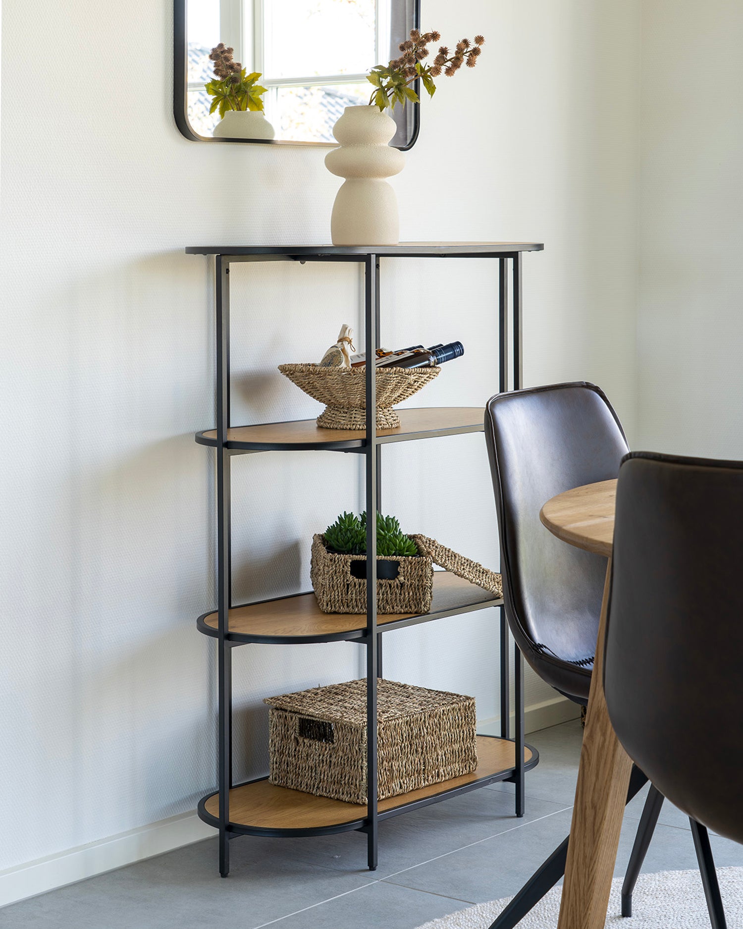 Scaffale in metallo con ripiani ovali Vita