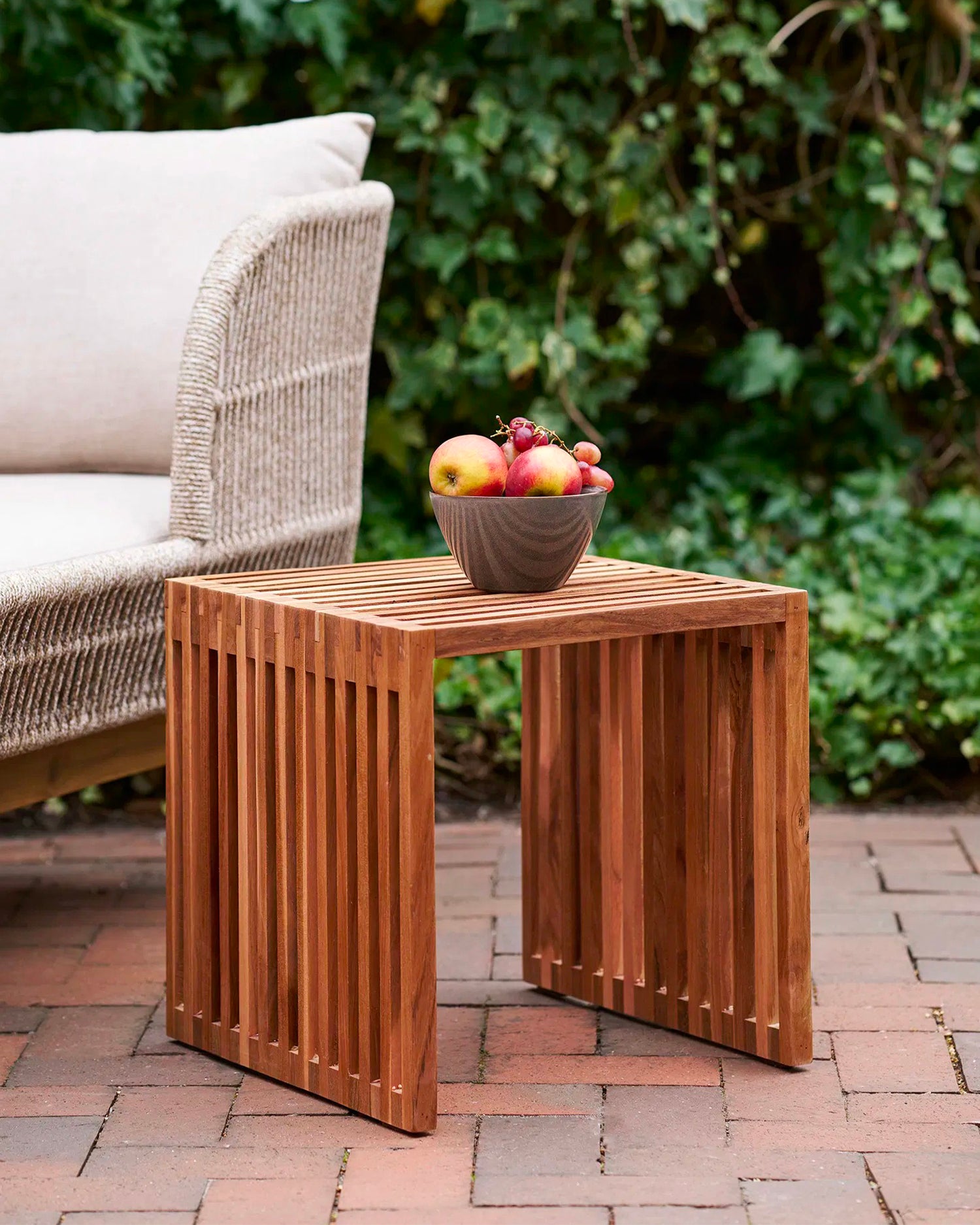 Tavolino in legno di teak Pego