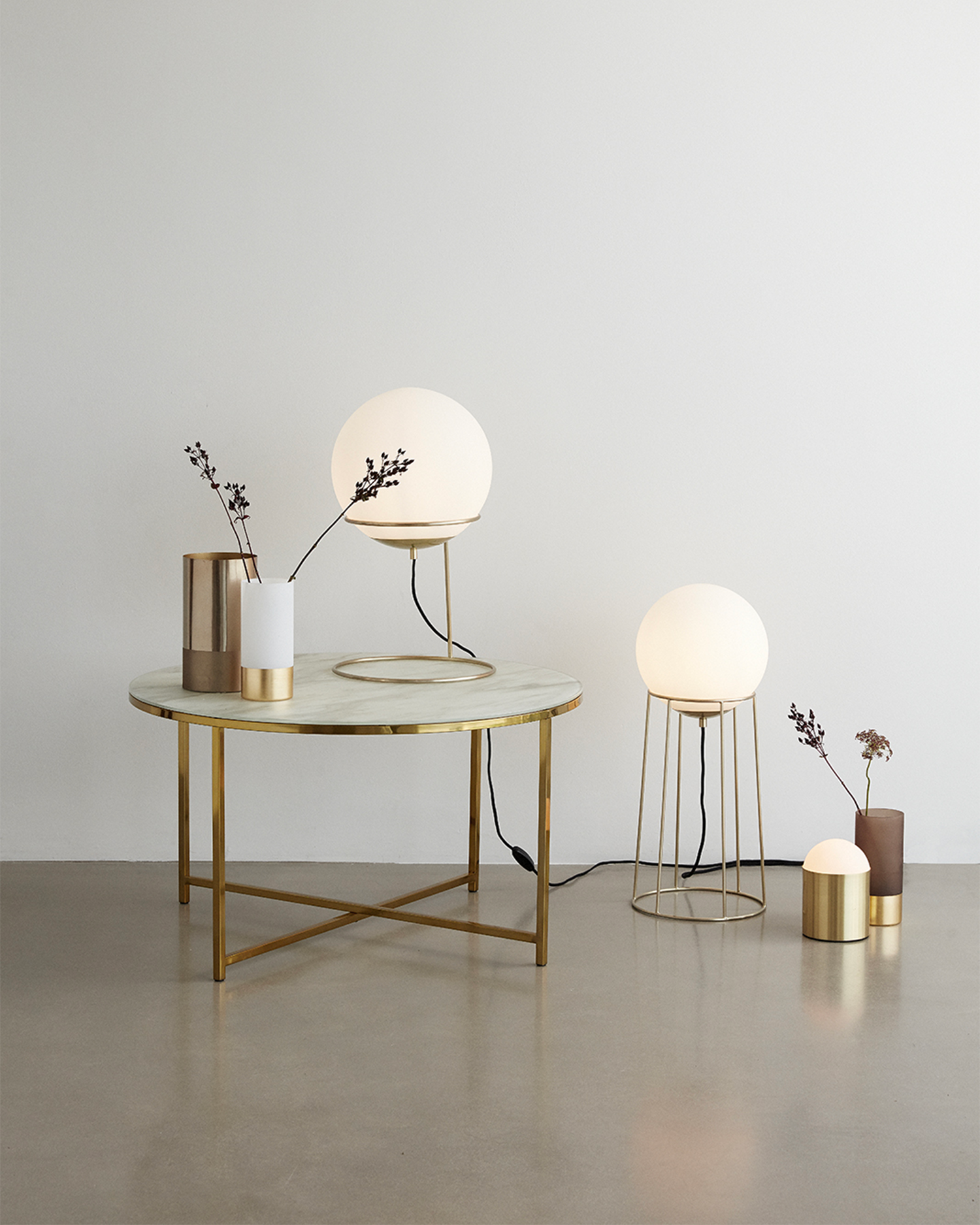 Lampada da terra in ottone e vetro Balance