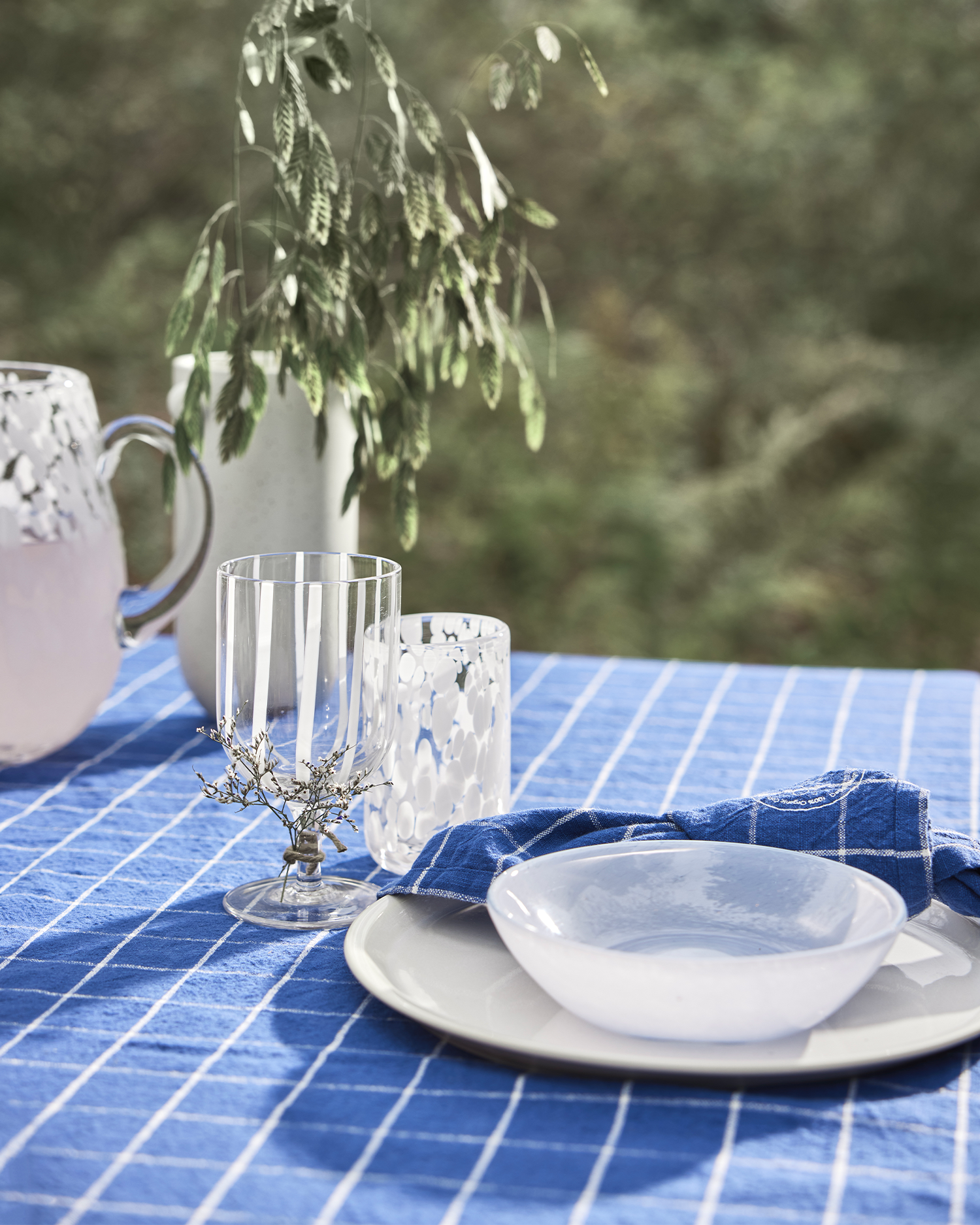 Set 4 bicchieri in vetro fatti a mano con decoro Jali, bianchi