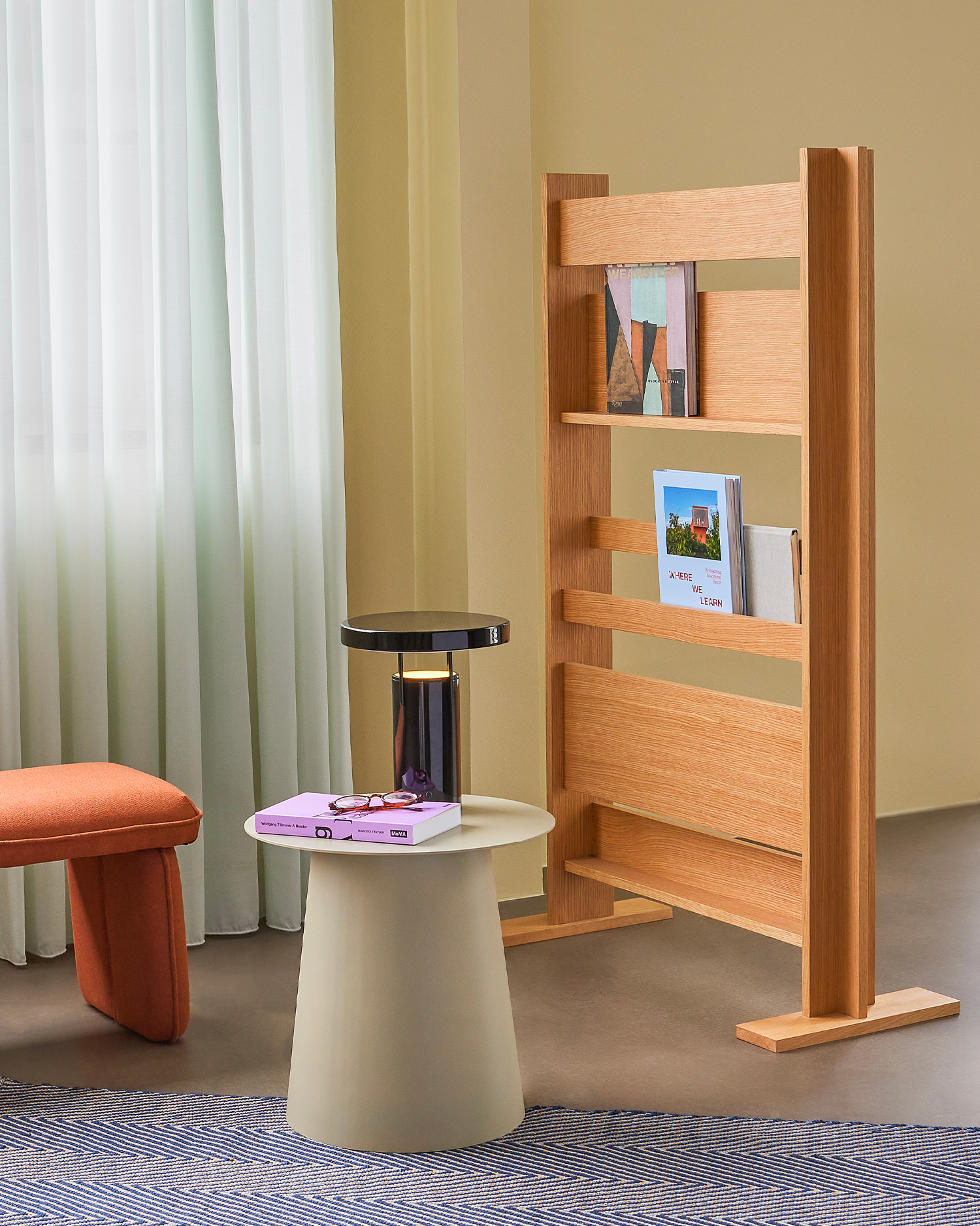 Portariviste in legno di quercia Forma