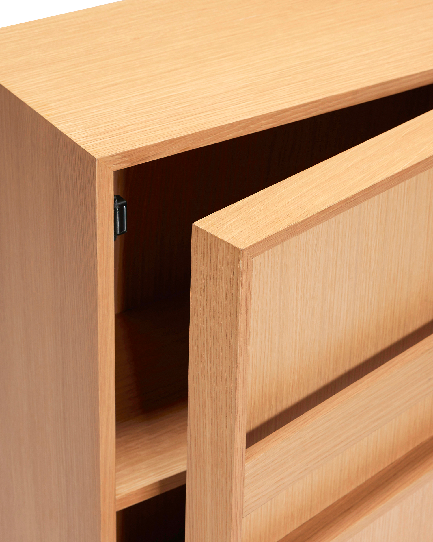 Credenza in legno di quercia con portariviste Forma