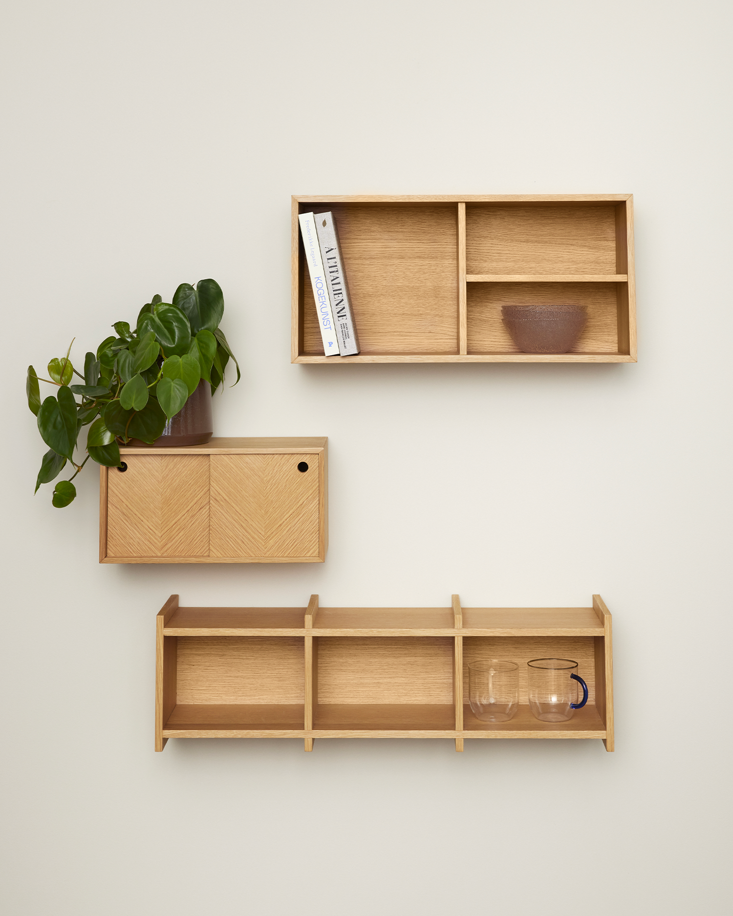 Scaffale sospeso in legno di quercia con motivo spina di pesce Herringbone