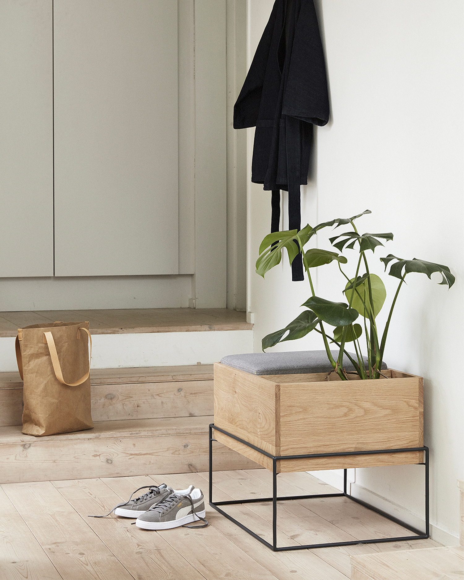 Panca in legno di rovere e metallo con contenitore Collect