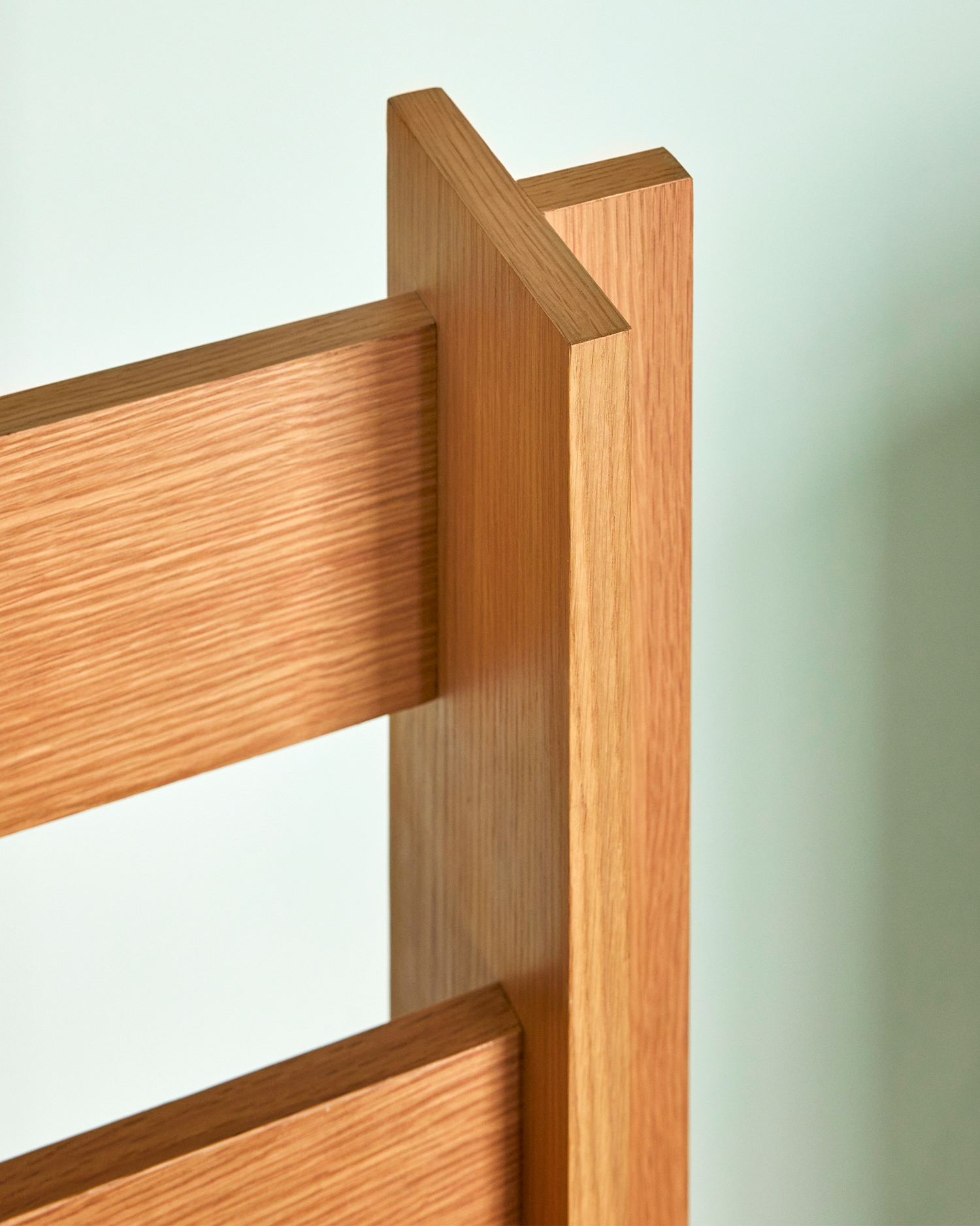 Portariviste in legno di quercia Forma