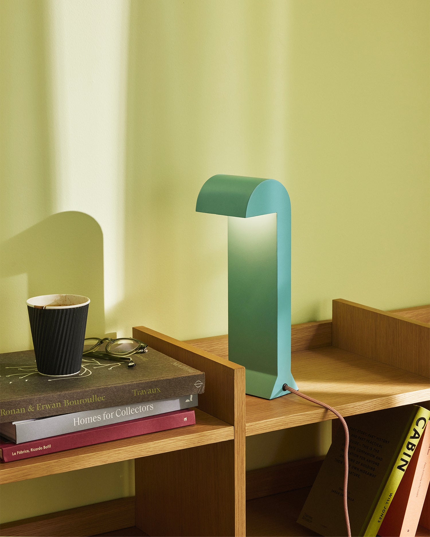 Lampada da tavolo Soothe, azzurra