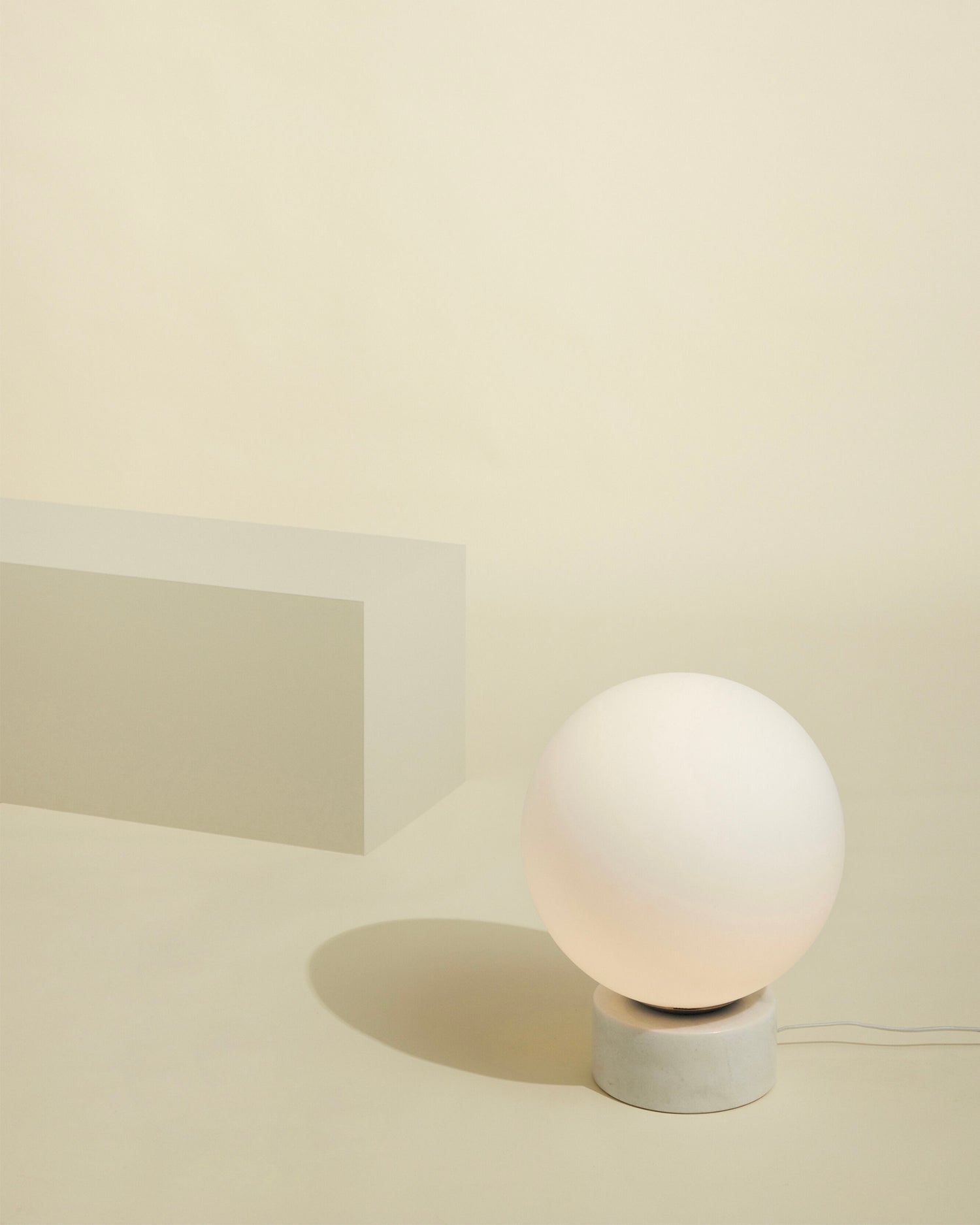 Lampada da terra in marmo Sphere