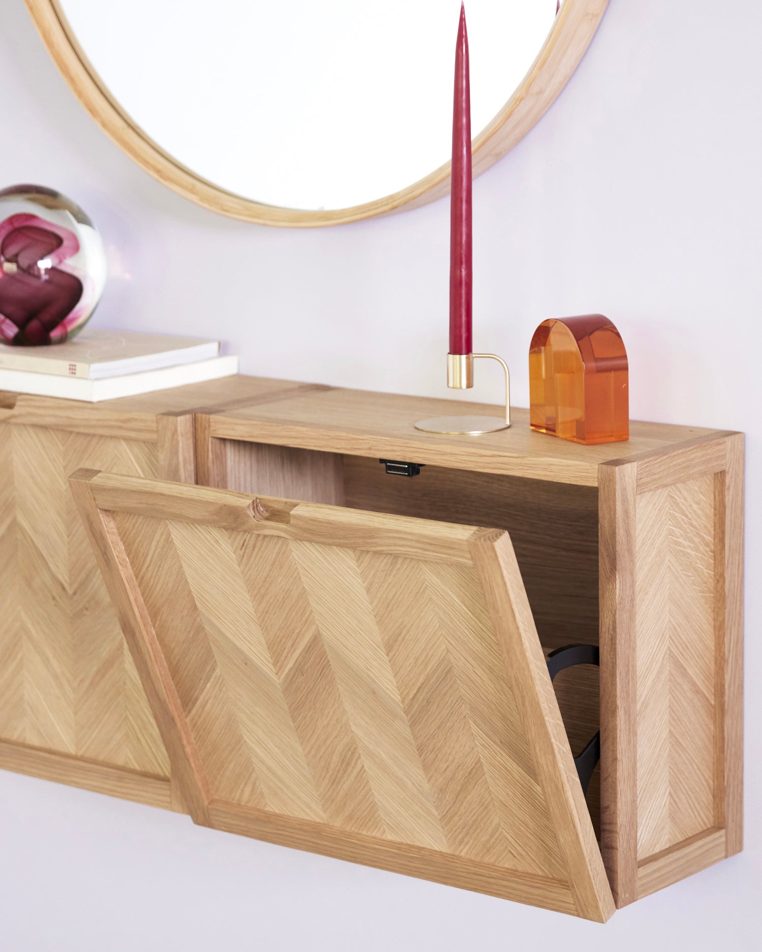 Scarpiera sospesa in legno di quercia con motivo spina di pesce Herringbone