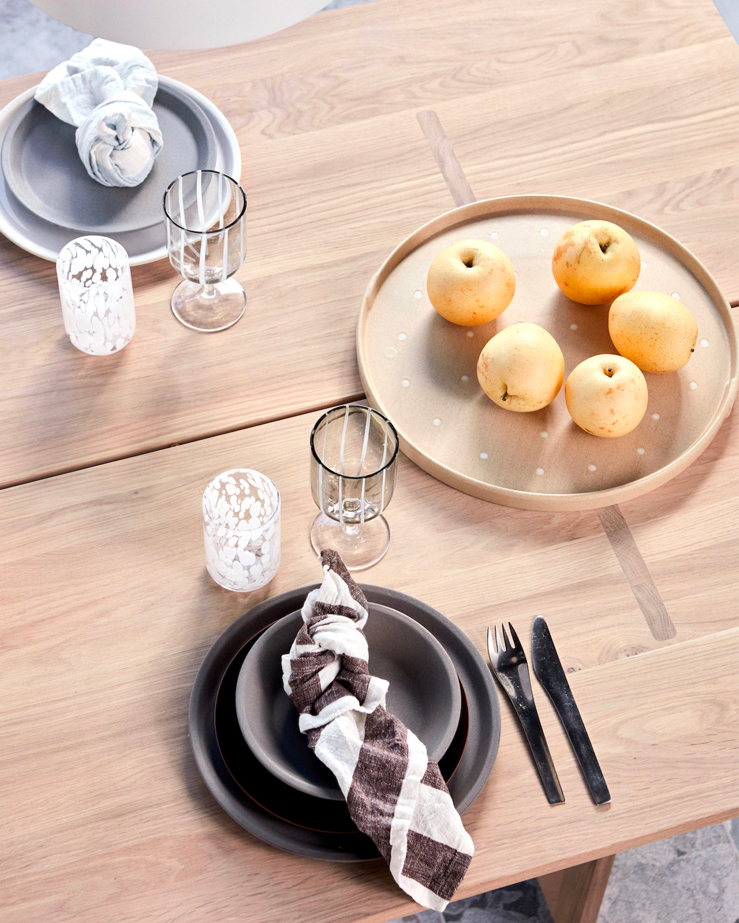 Set 4 bicchieri in vetro fatti a mano con decoro Jali, bianchi