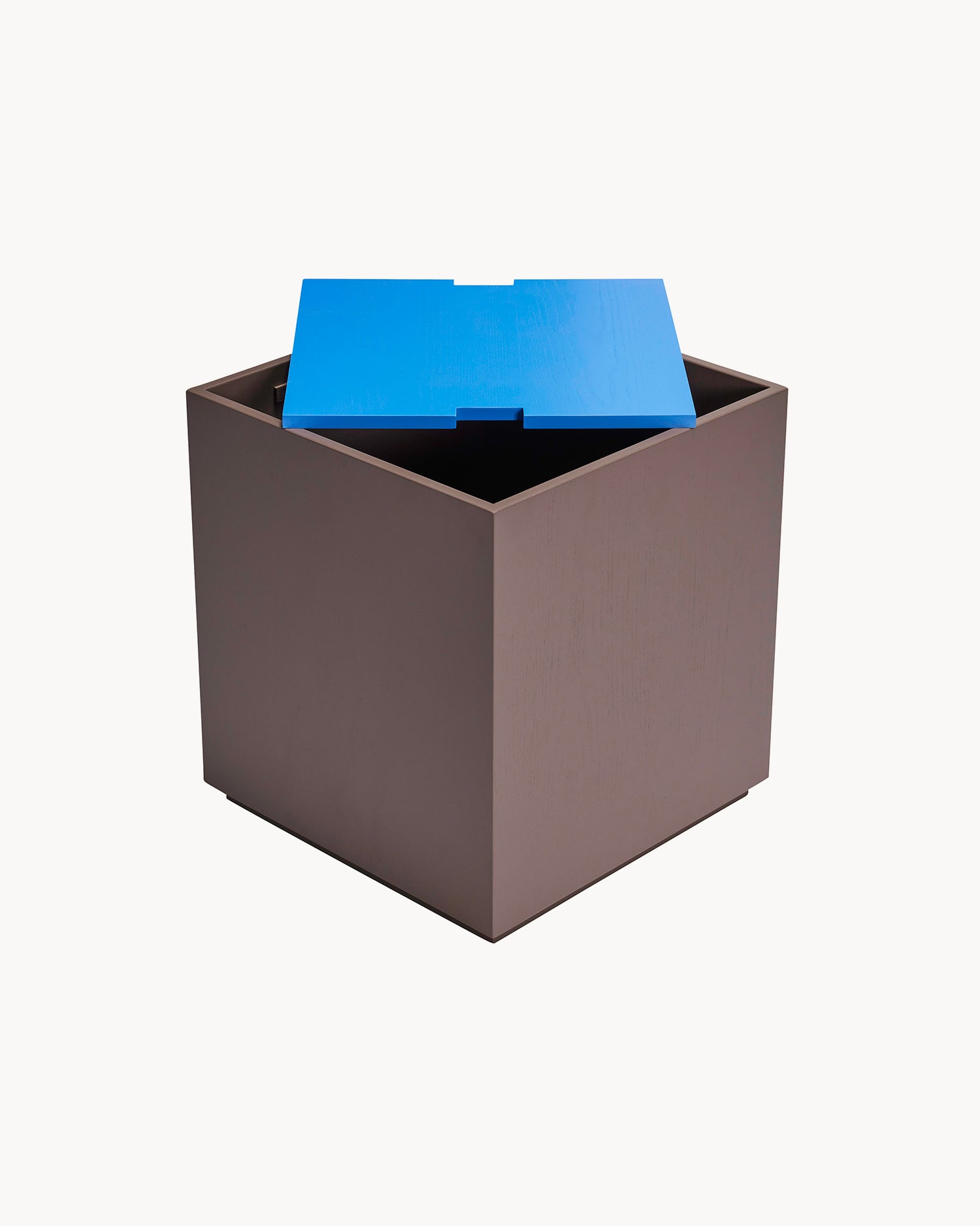 Tavolino in legno con contenitore Vault, marrone e blu