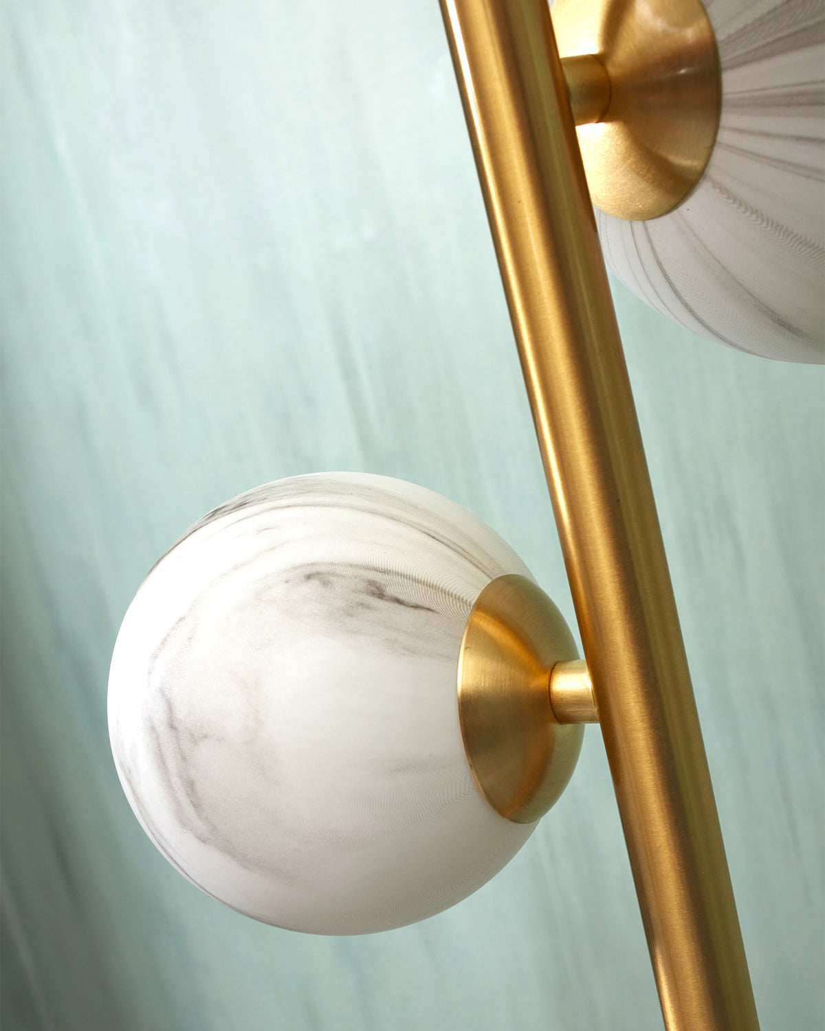 Lampada da terra a 3 sfere in vetro Carrara