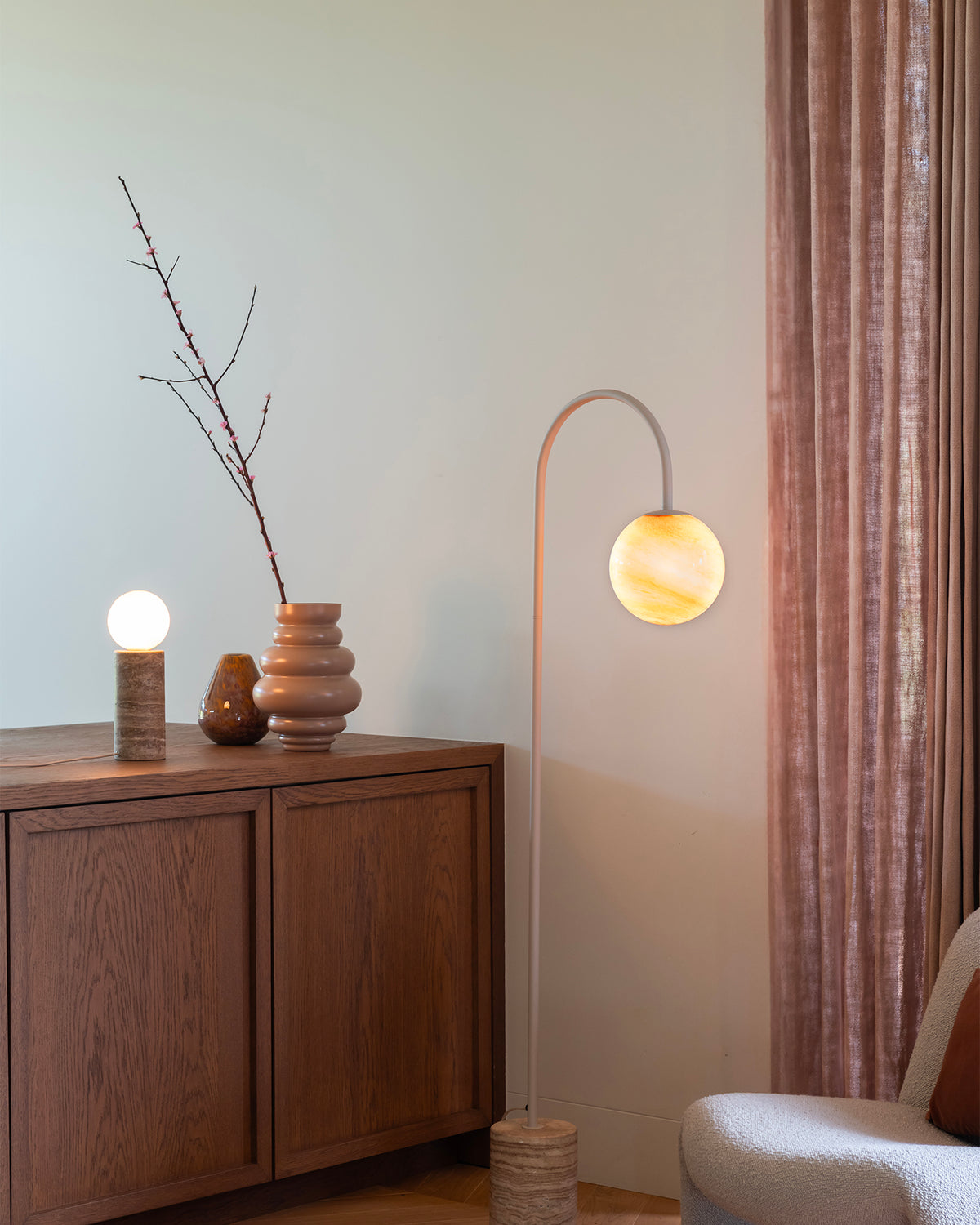 Lampada da terra in travertino e vetro Tivoli