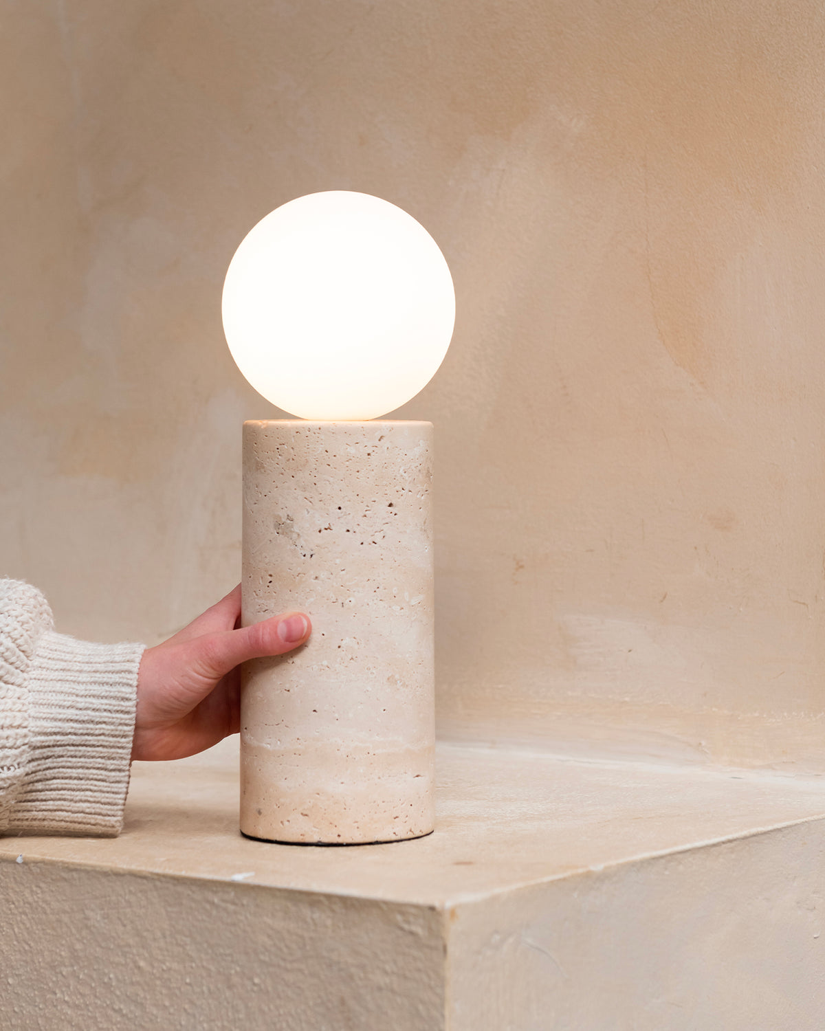 Lampada da tavolo in travertino e vetro Tivoli