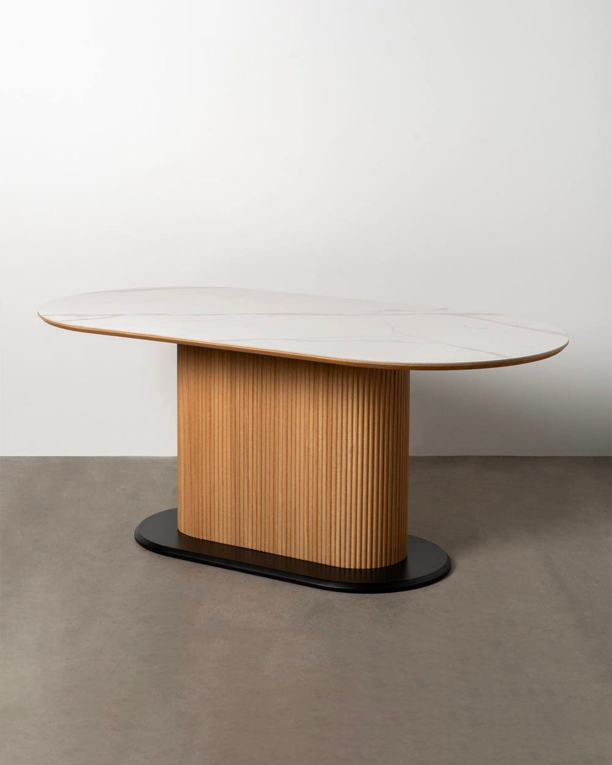 Tavolo da pranzo in ceramica effetto marmo Sabine