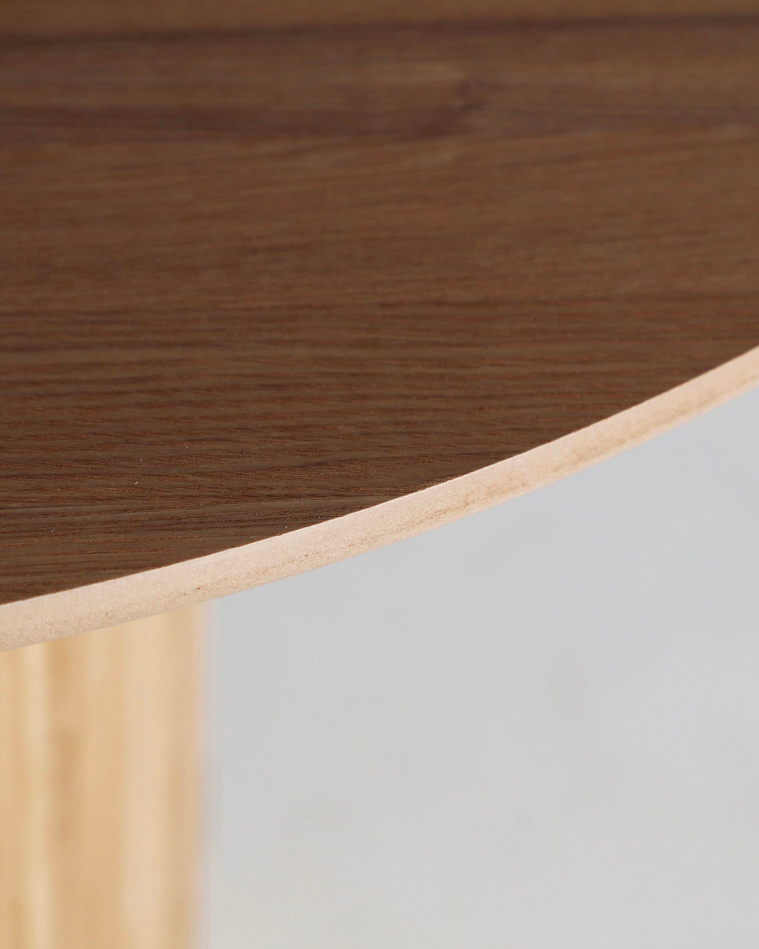 Tavolo da pranzo rotondo in legno con spazio contenitivo Skagen - Legno