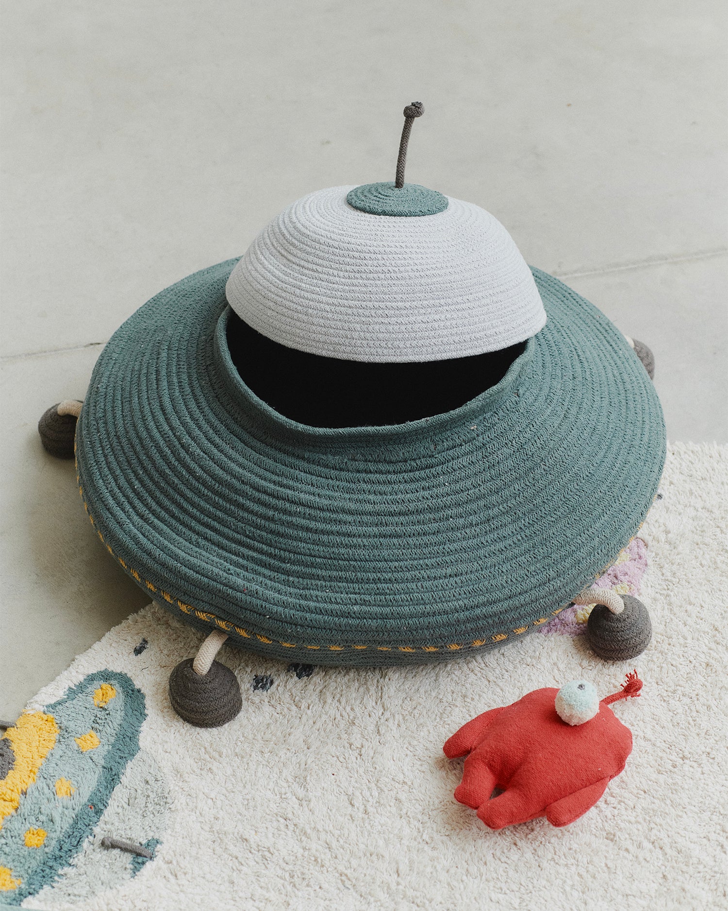 Cesto grande con coperchio realizzato a mano Ufo