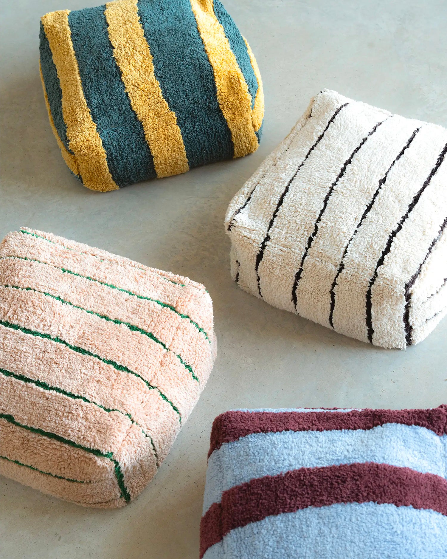 Pouf in cotone realizzato a mano Lines