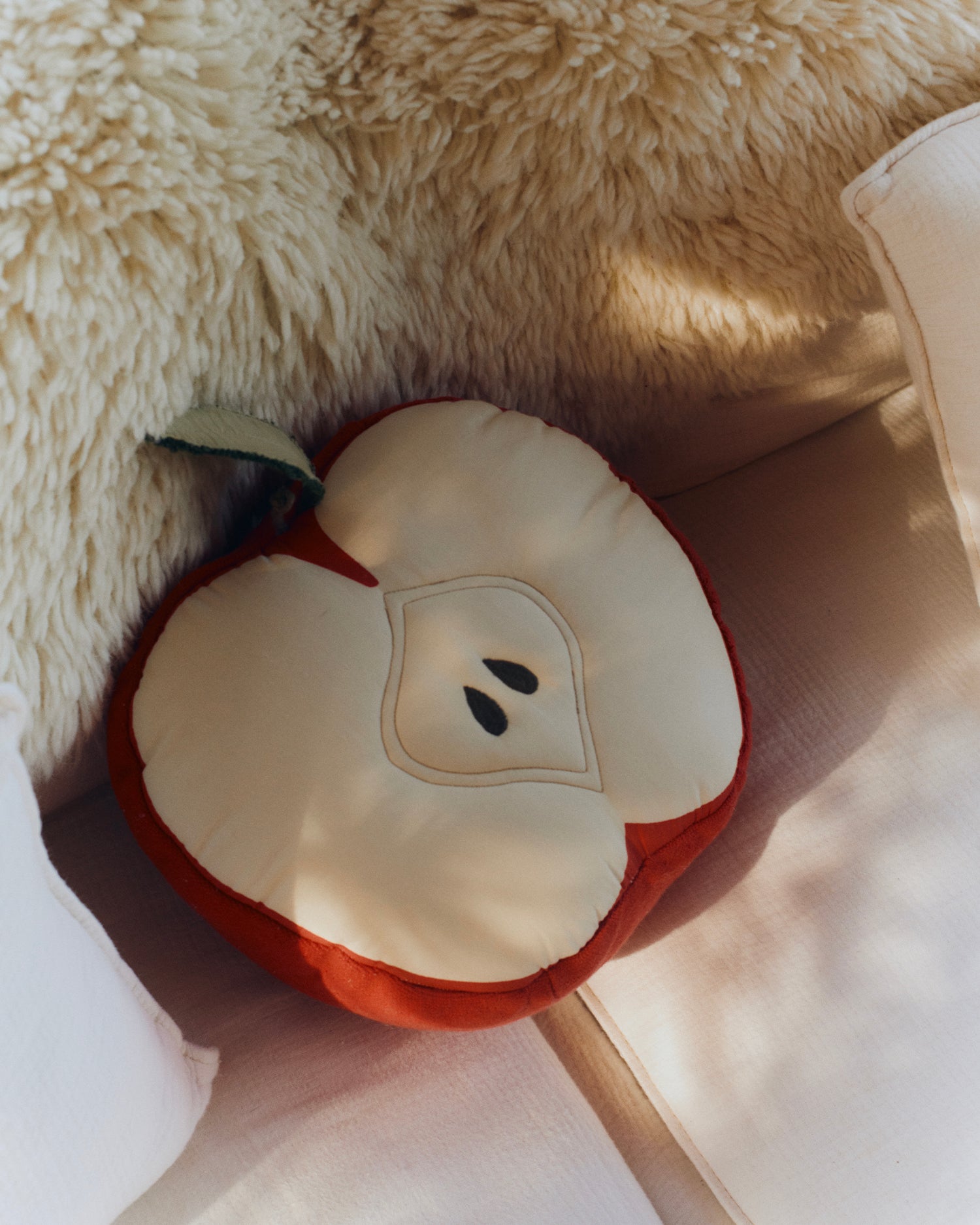 Cuscino in cotone realizzato a mano Apple