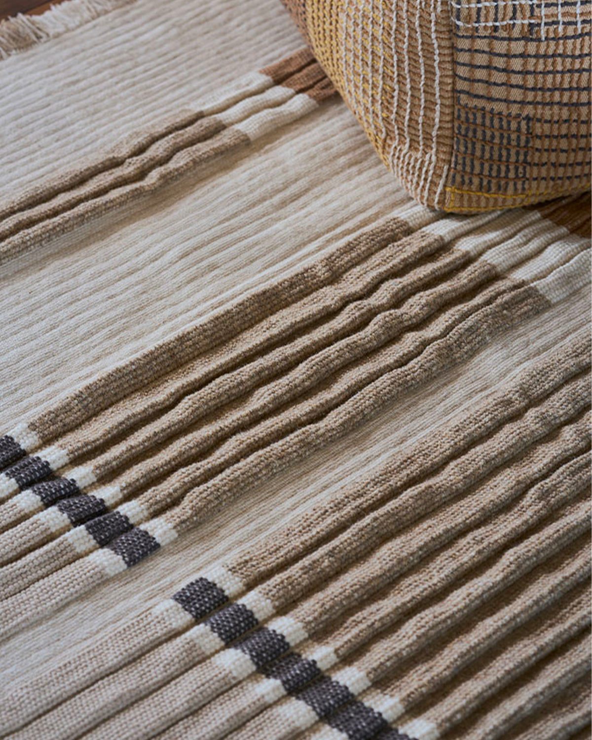 Tappeto in lana e cotone Handloom Columns