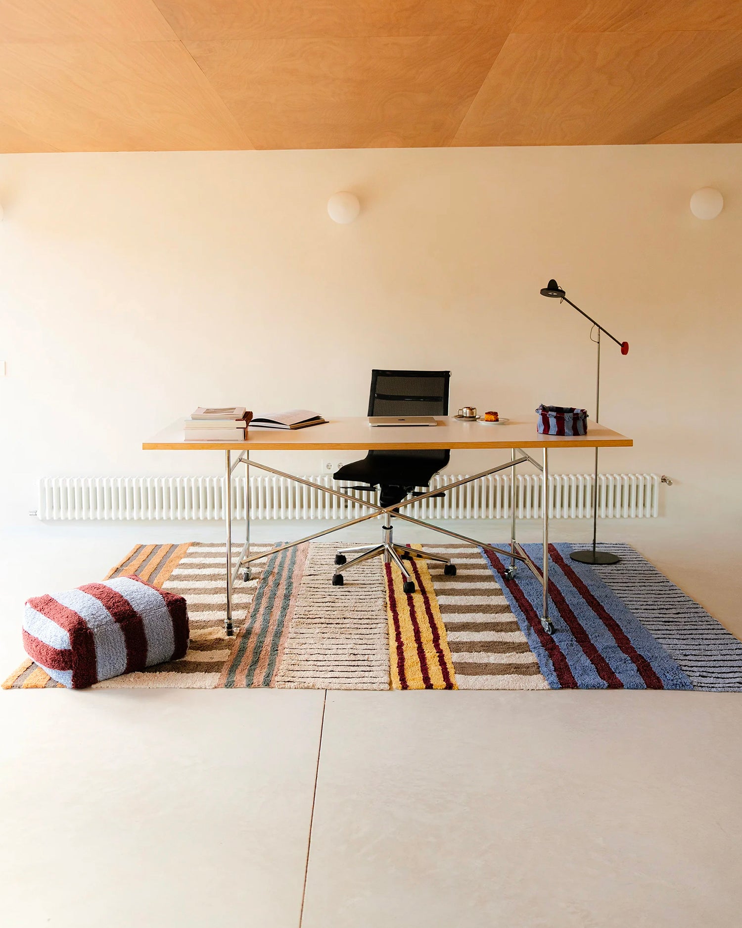 Pouf in cotone realizzato a mano Lines