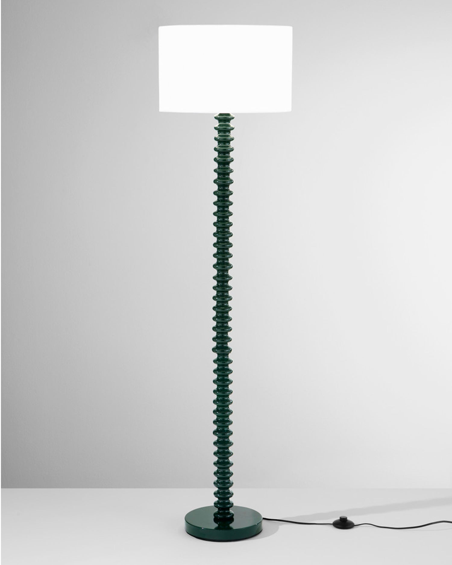 Lampada da terra in in velluto con base in metallo Sultan