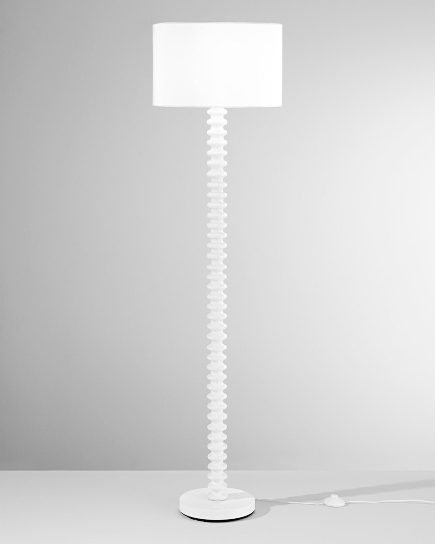 Lampada da terra in in velluto con base in metallo Sultan