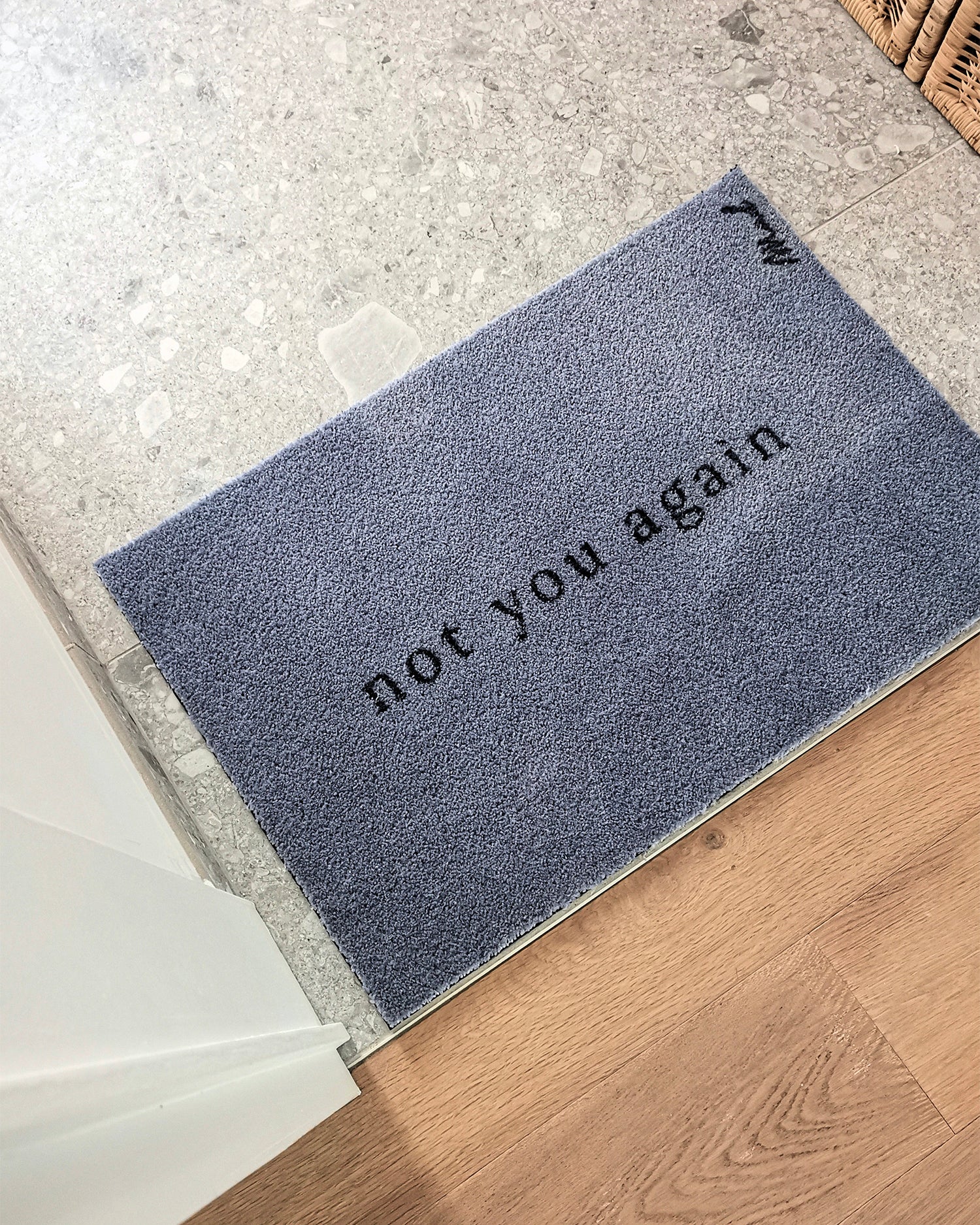 Zerbino lavabile con scritta "Not you again" Alex