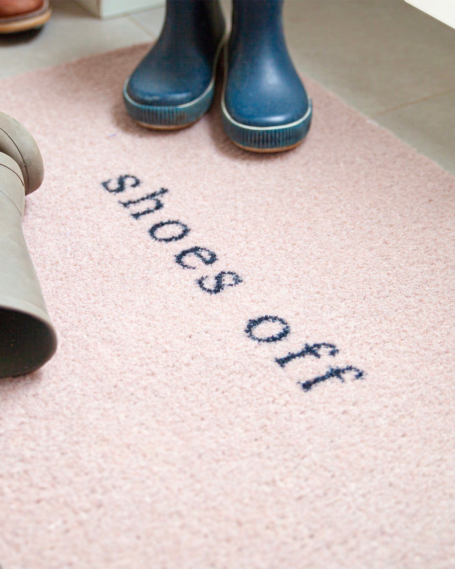 Zerbino lavabile con scritta "Shoes off" Anouk