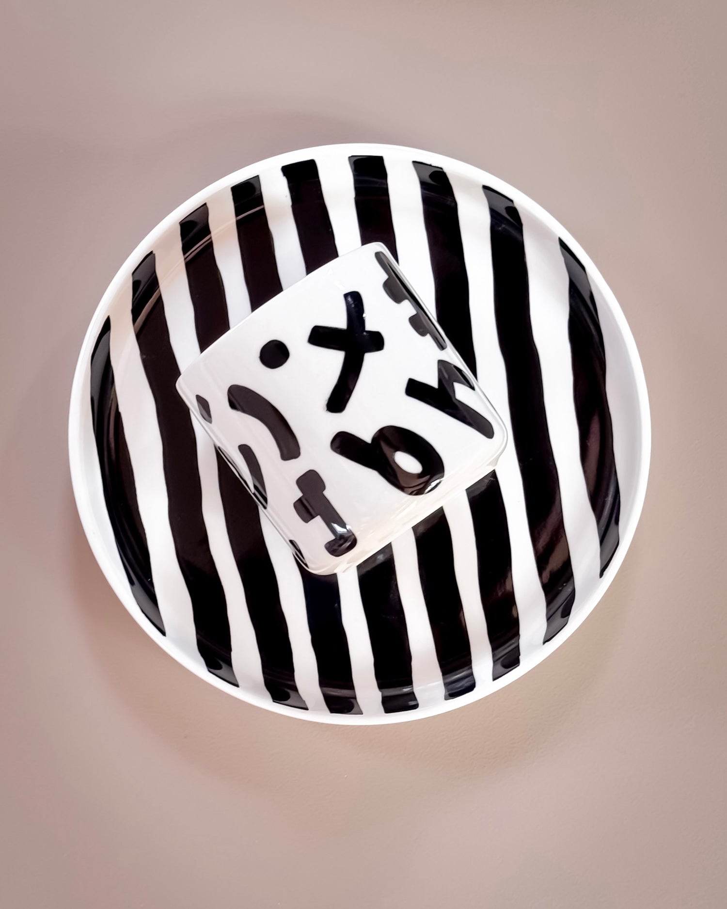 Piatto piccolo in ceramica dipinto a mano Magazin Minori