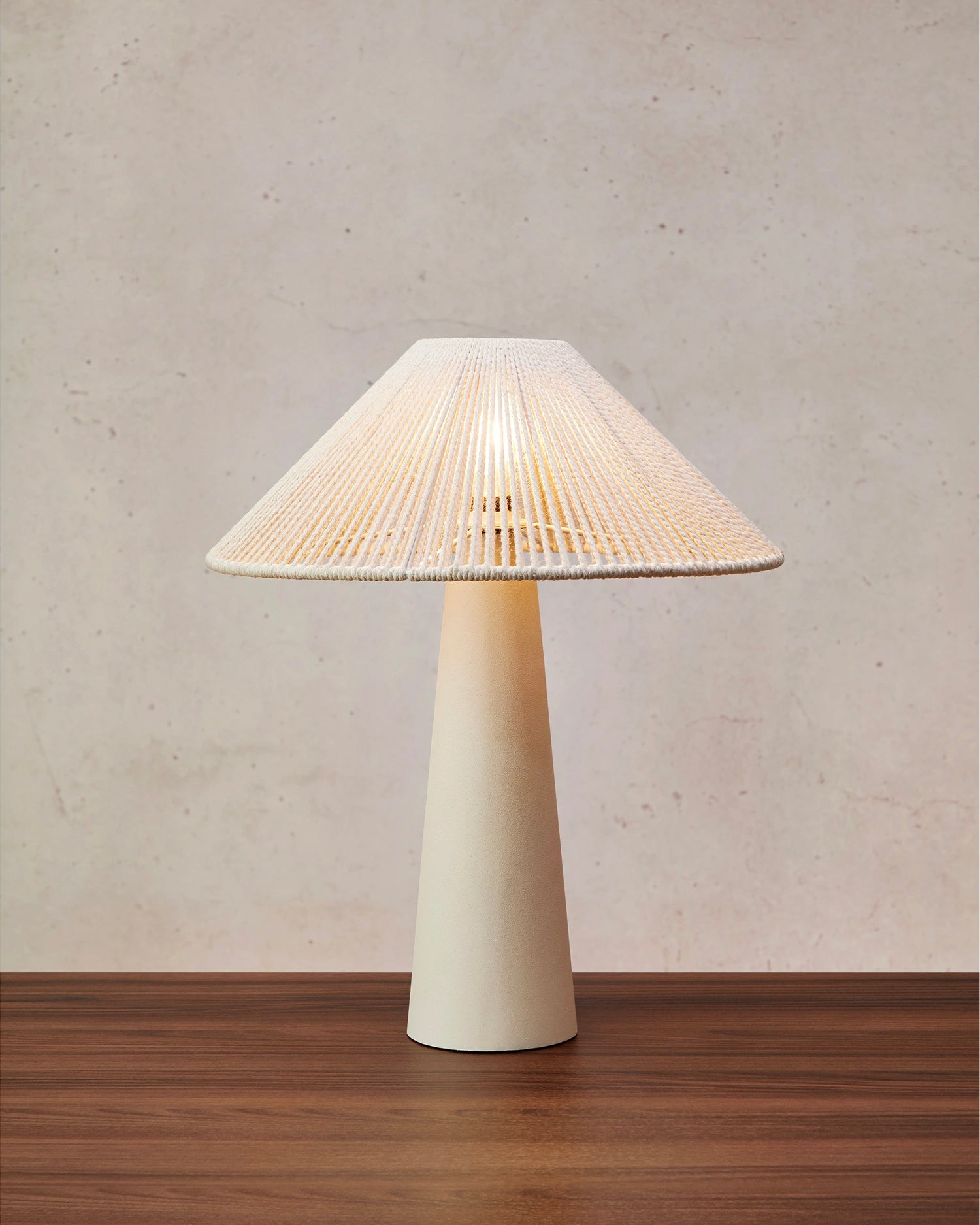 Lampada da tavolo con paralume in cotone intrecciato Favoro