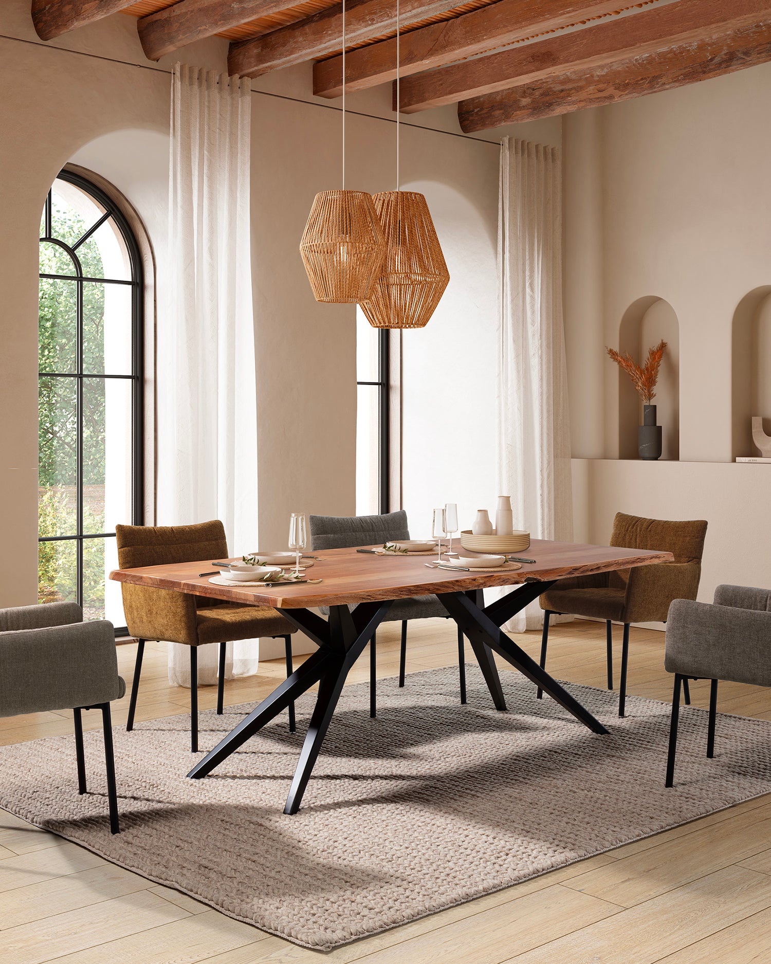 Tavolo da pranzo con piano in legno di acacia Mudri