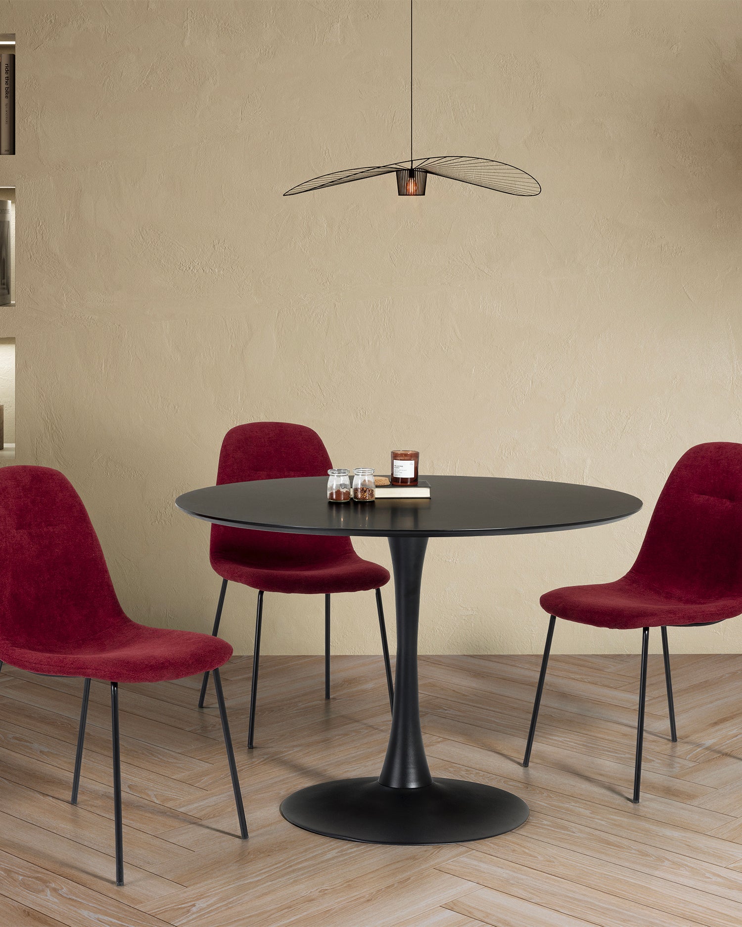 Tavolo da pranzo rotondo con base in metallo Oda