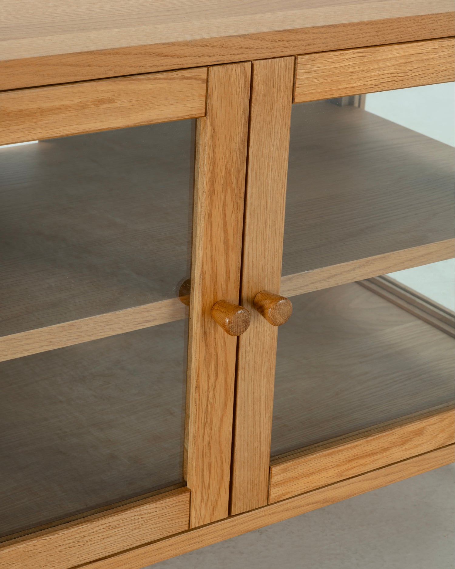 Mobile tv in legno di rovere con ante in vetro Ceci - Legno/Vetro