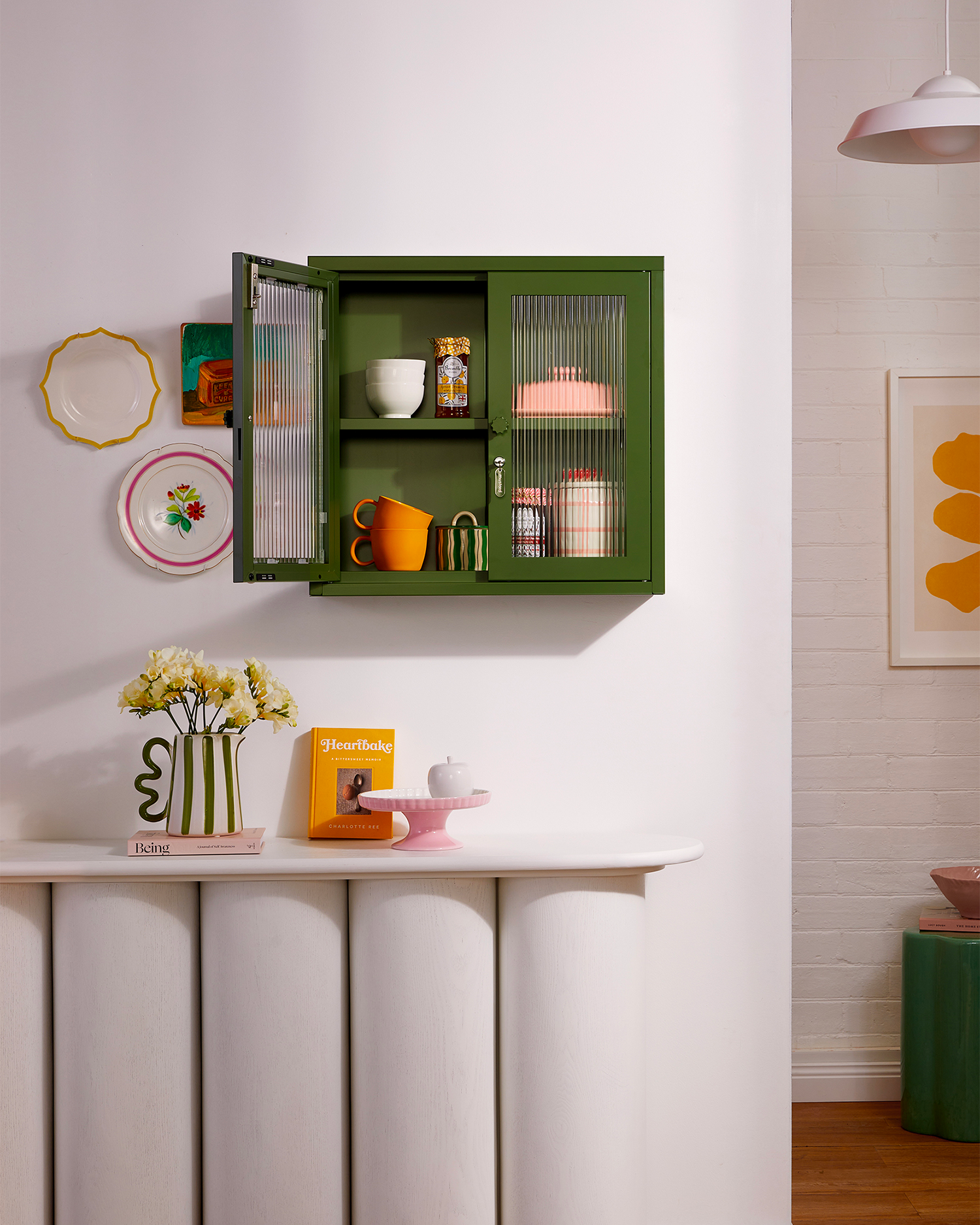 Vetrinetta da parete in metallo e vetro The Kit