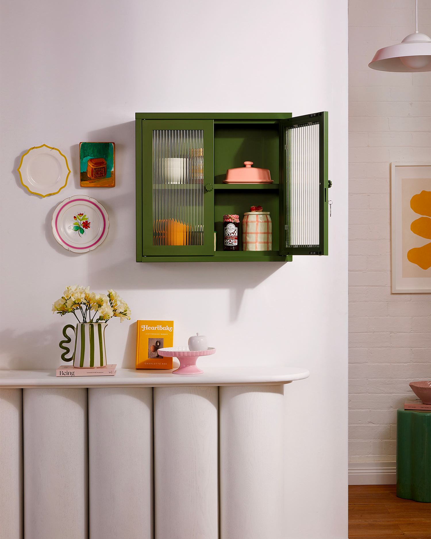 Vetrinetta da parete in metallo e vetro The Kit