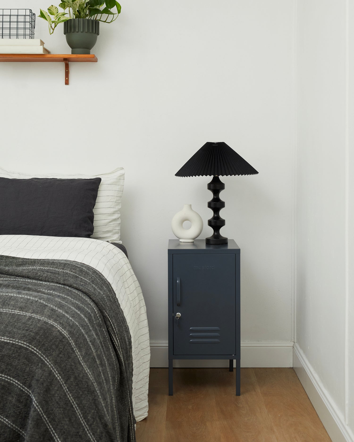 Comodino in metallo The Shorty