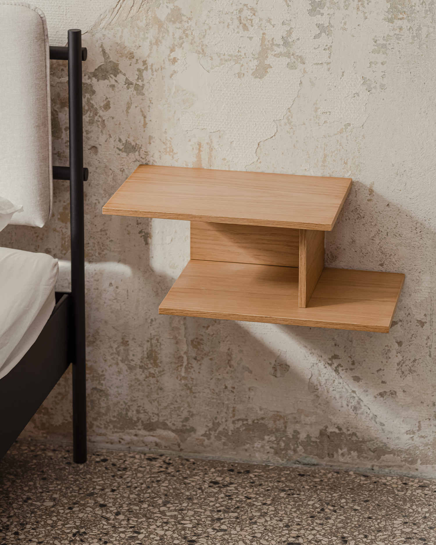 Comodino da parete in legno Tann