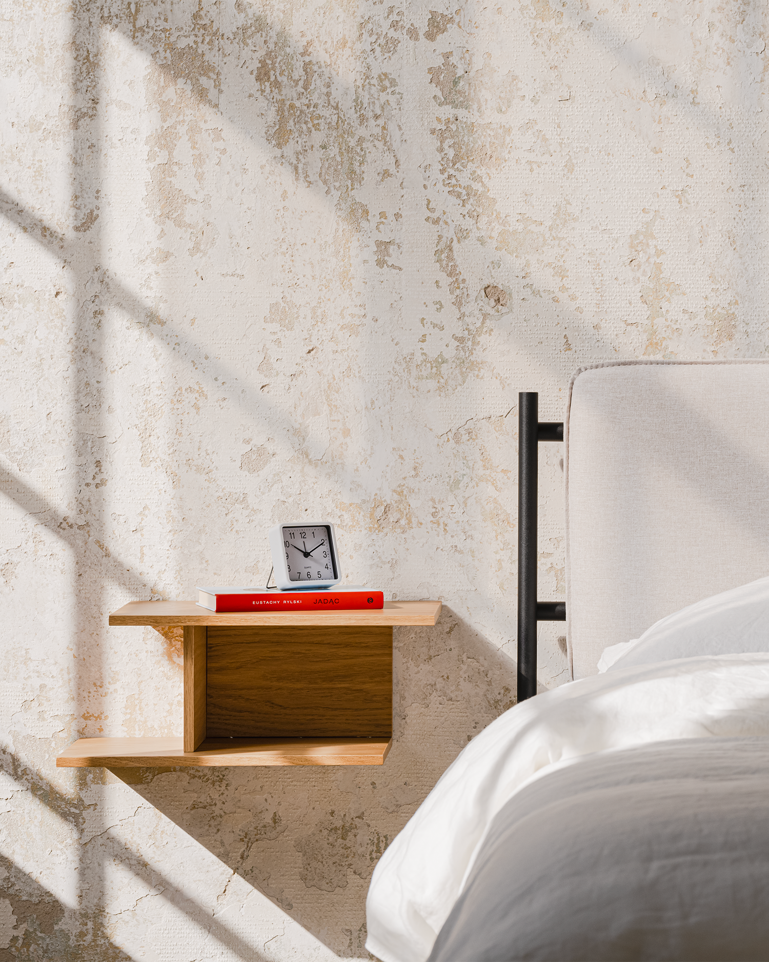 Comodino da parete in legno Tann