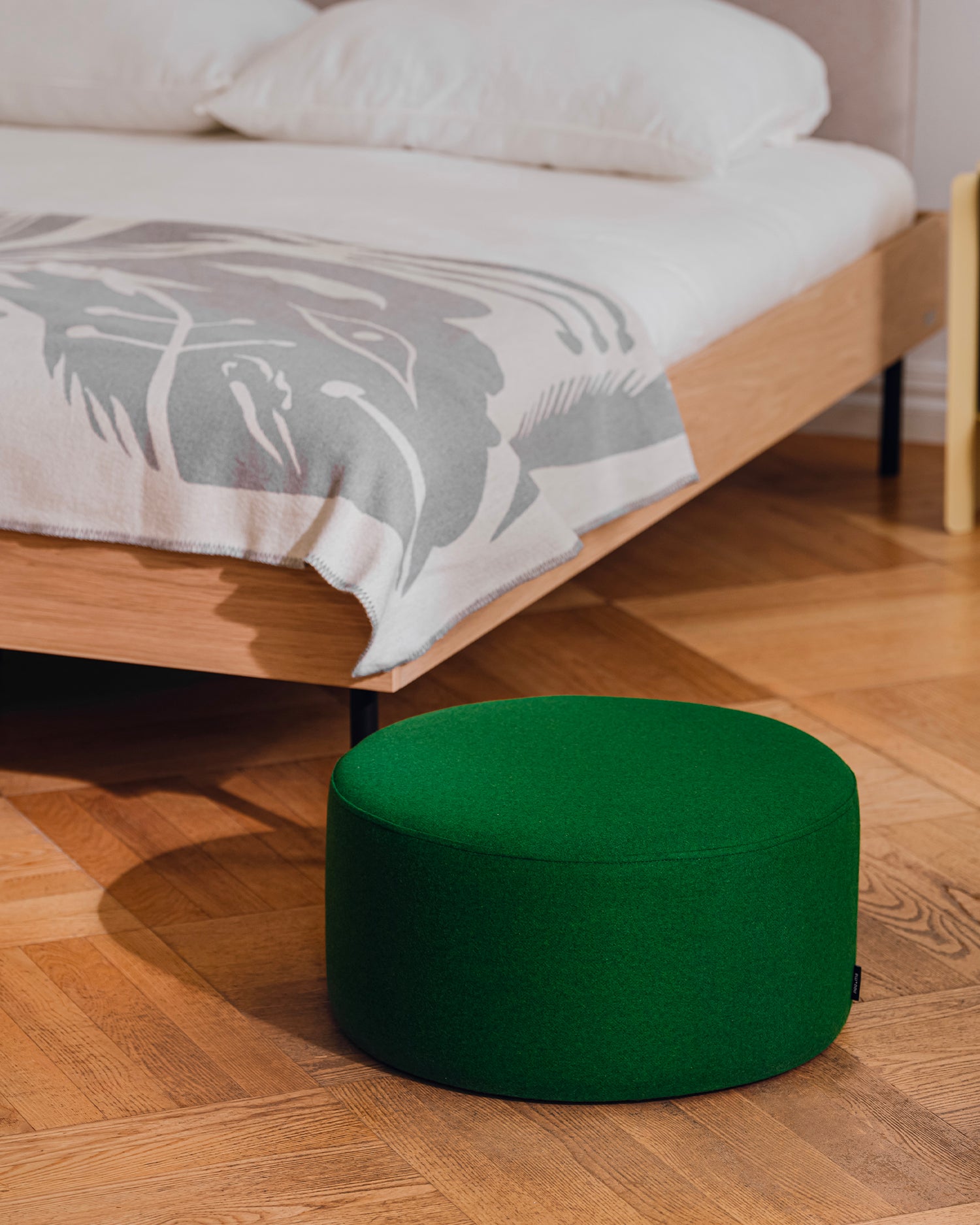 Pouf basso imbottito Folk, vari colori