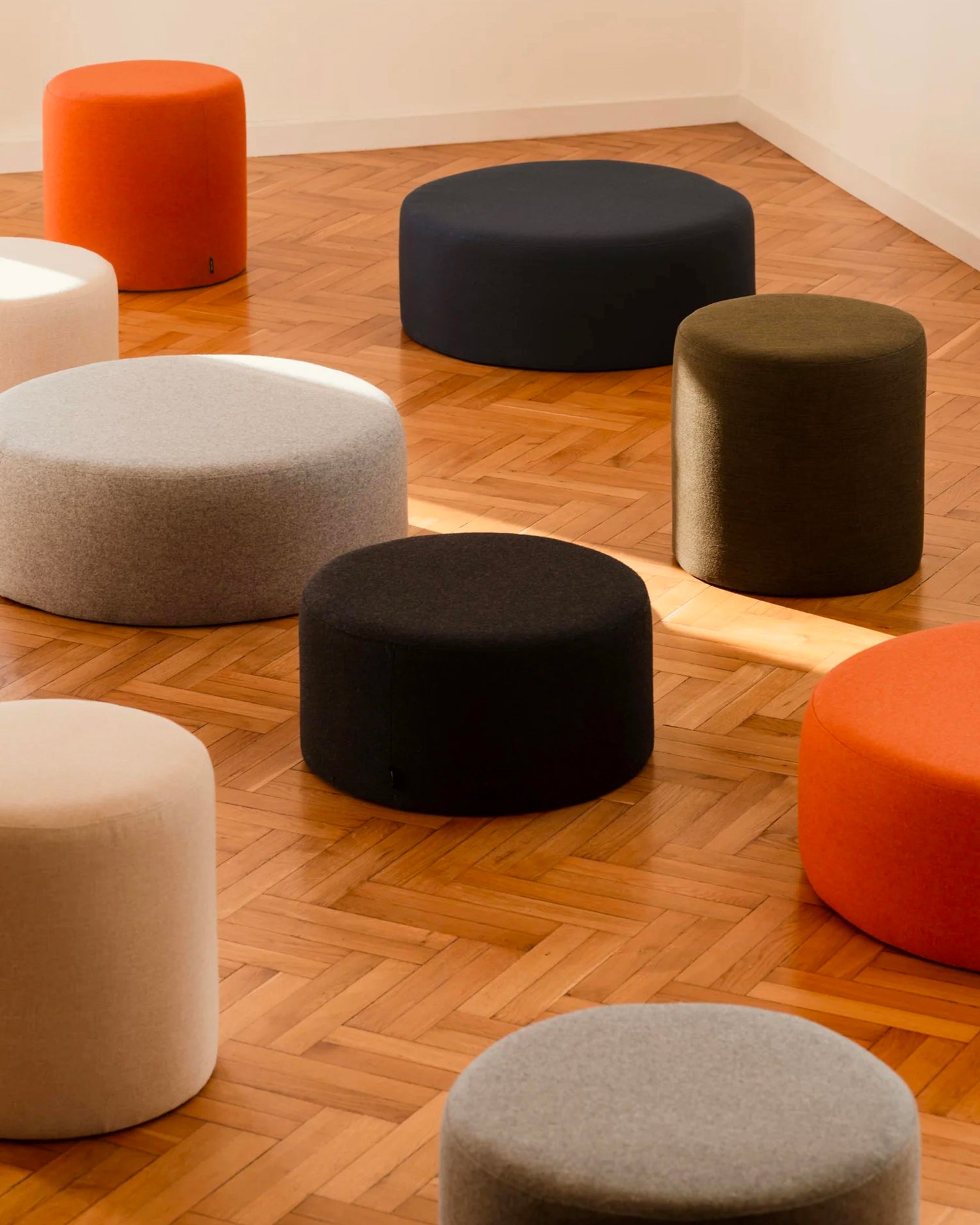 Pouf alto imbottito Folk, vari colori