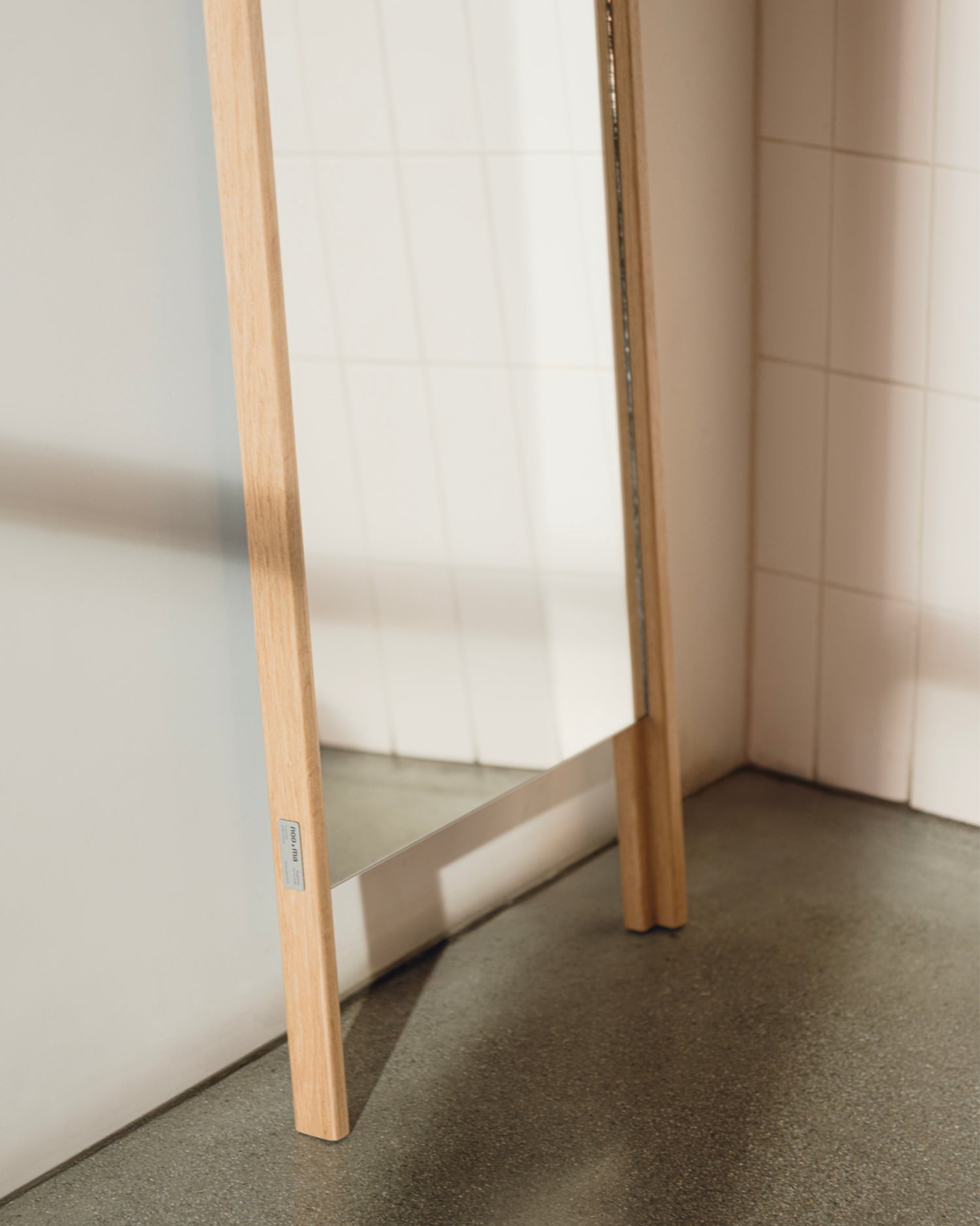 Specchio in legno Lun Leaning