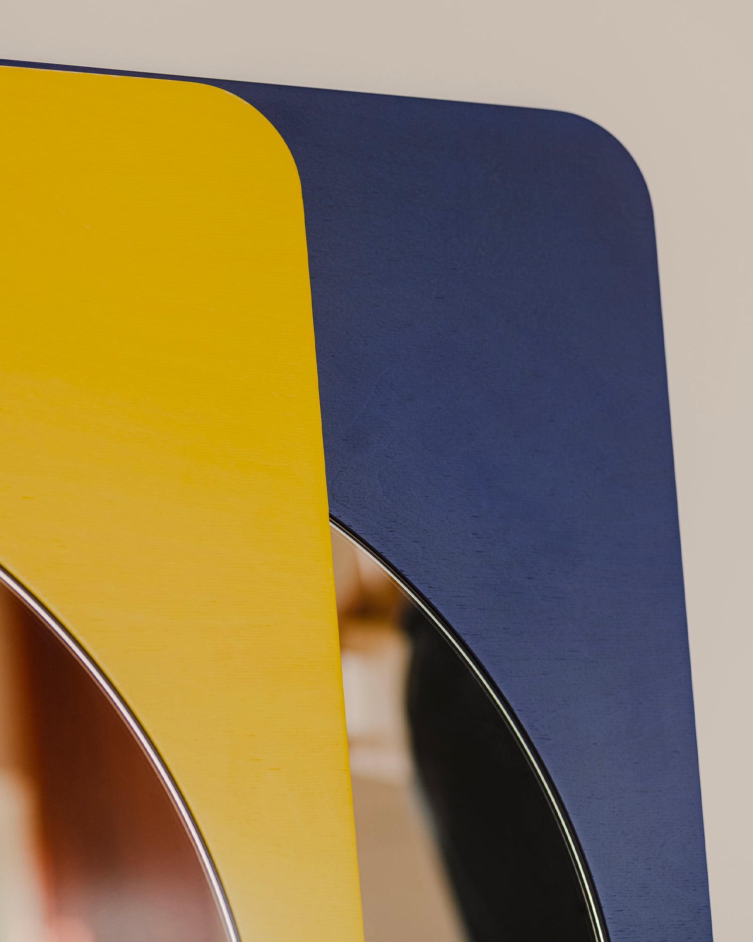 Specchio in legno Aku