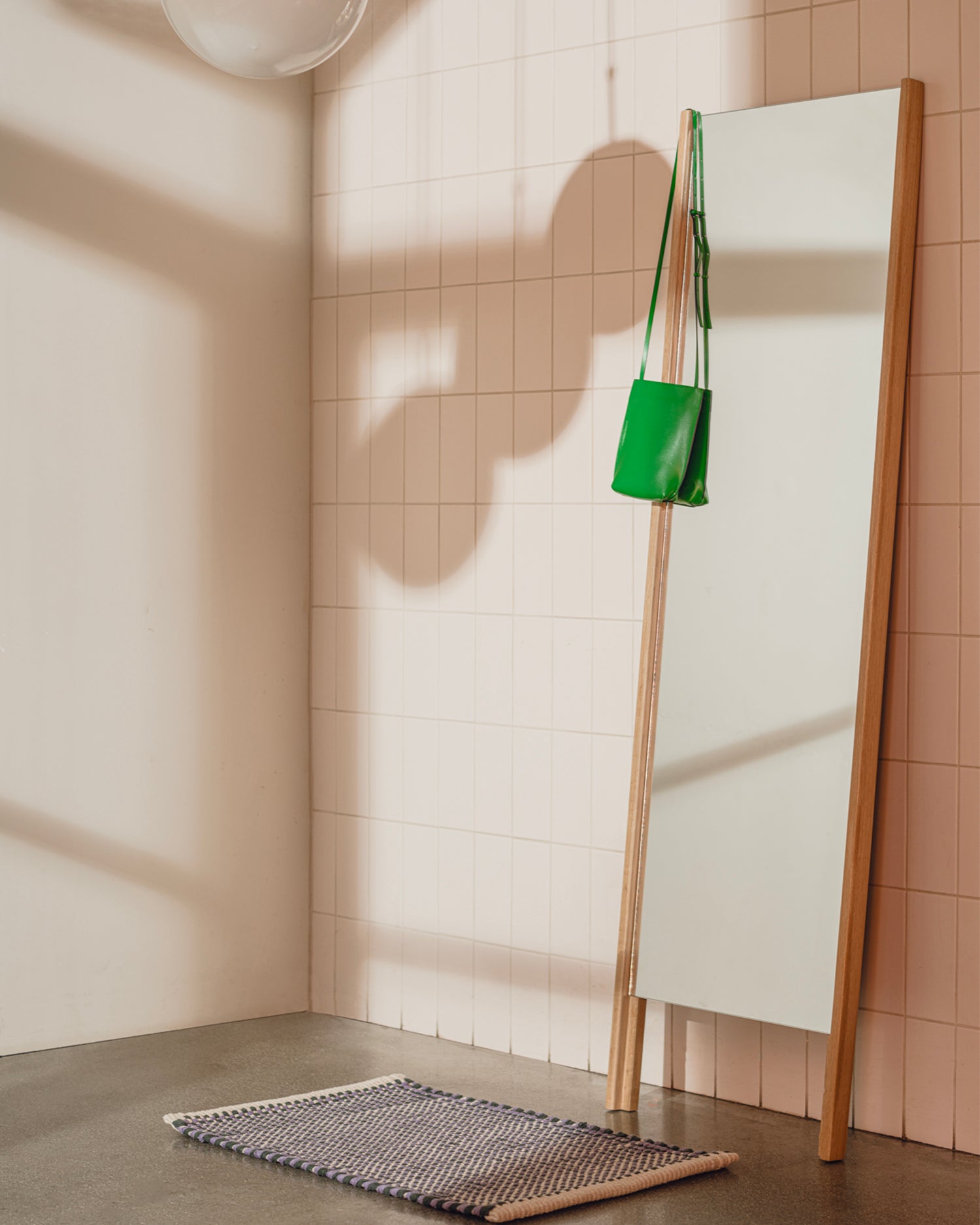 Specchio in legno Lun Leaning