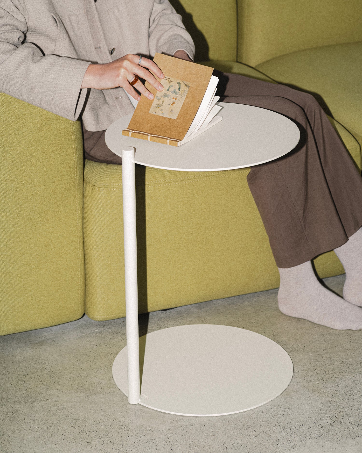 Tavolino in acciaio Ande, beige