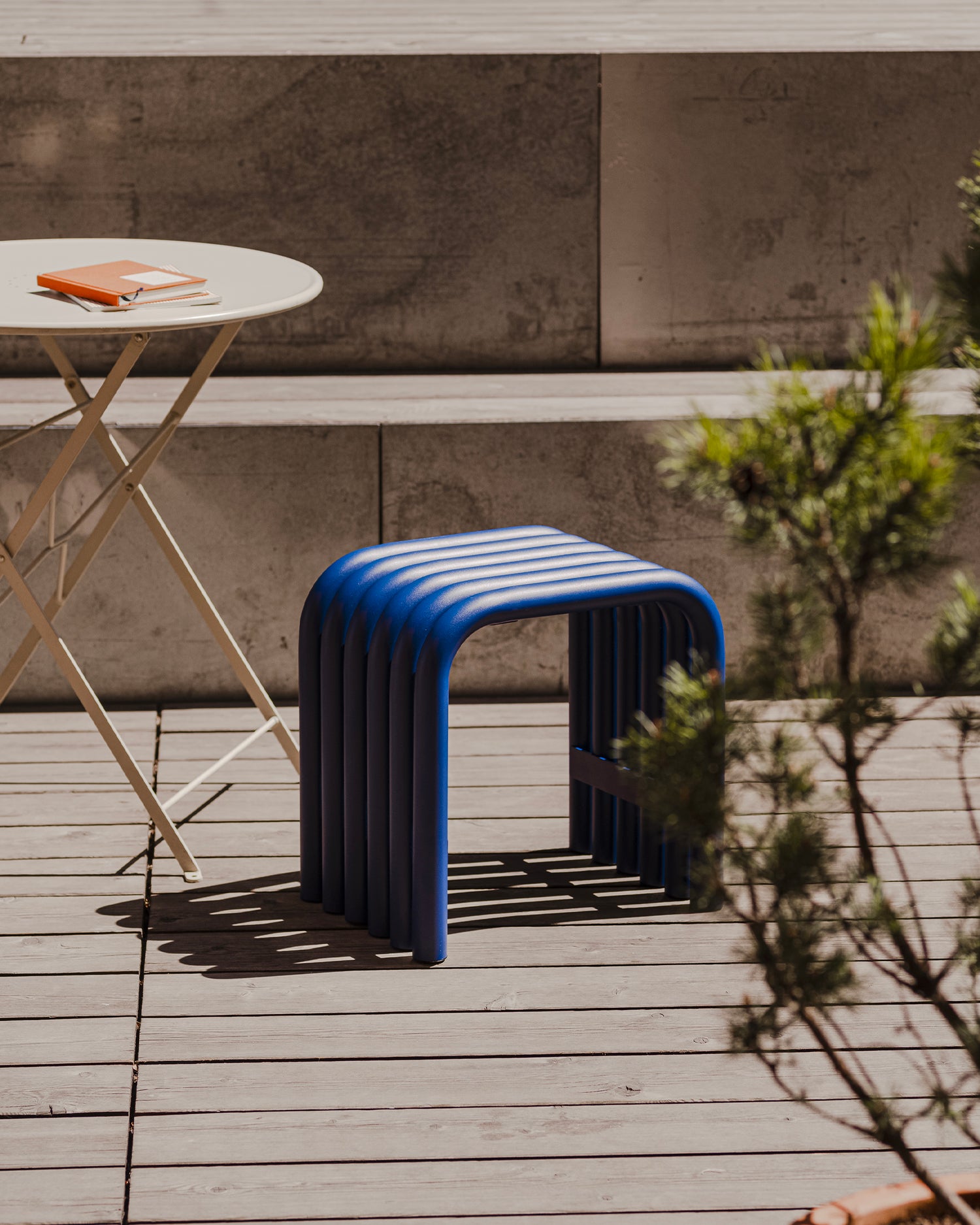 Sgabello in acciaio Nook, blu