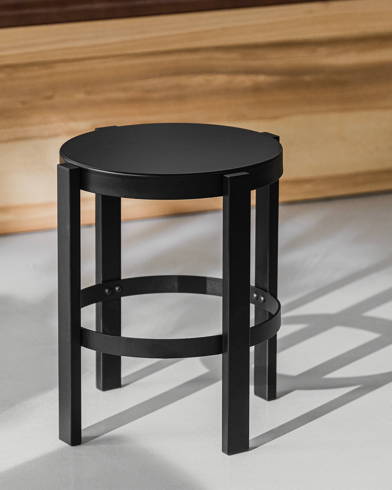 Sgabello in acciaio Doon