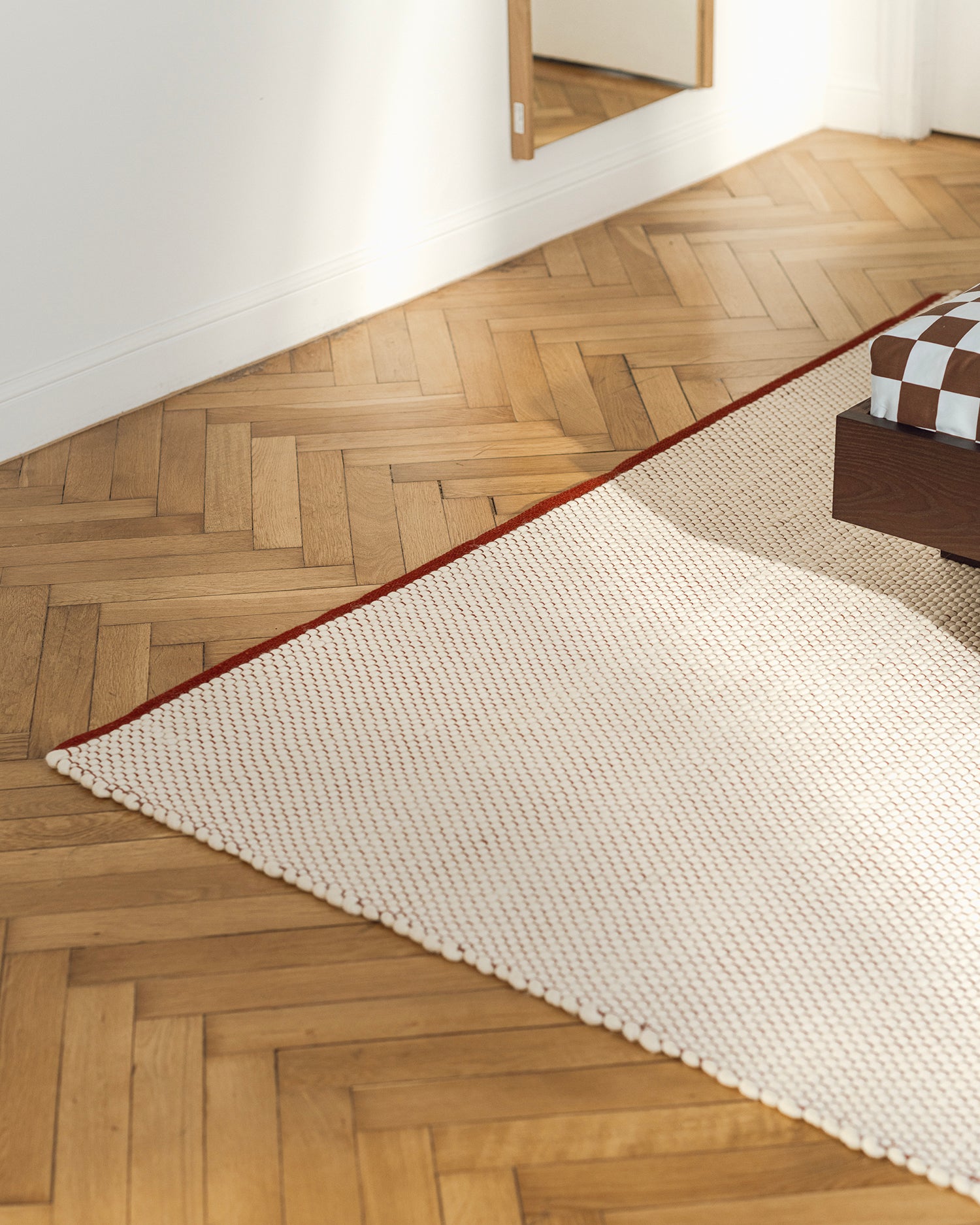 Tappeto realizzato a mano in lana Lenu