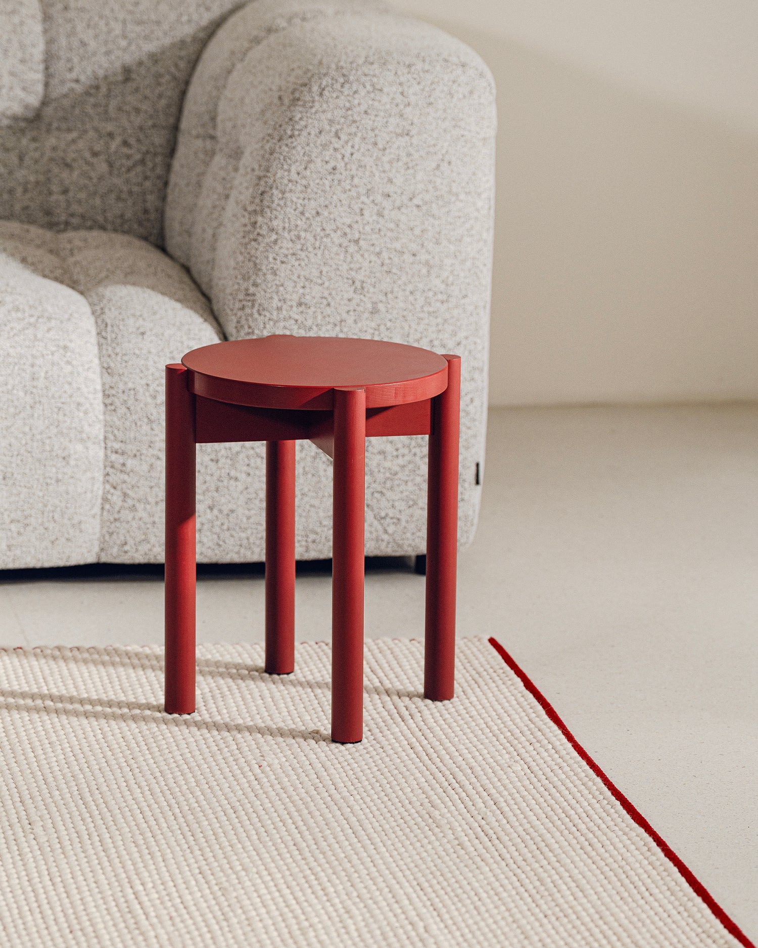 Tappeto realizzato a mano in lana Lenu